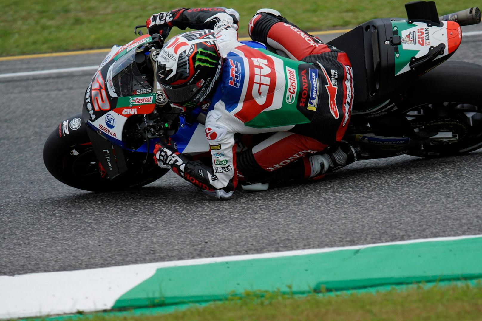 MotoGP-Star stürzt und bricht sich das Bein