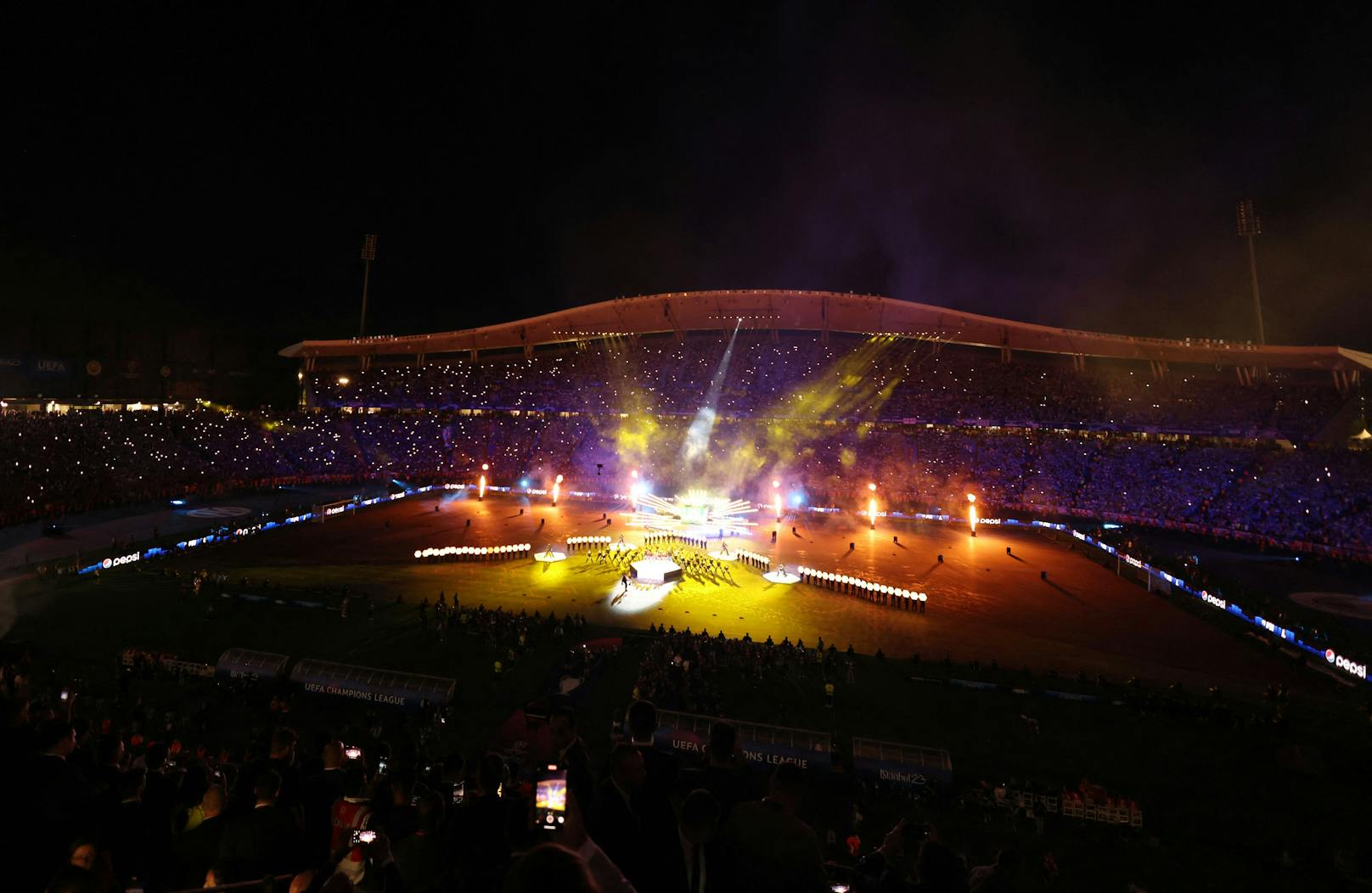 Die spektakuläre Eröffnungsfeier des Champions-League-Finals. 