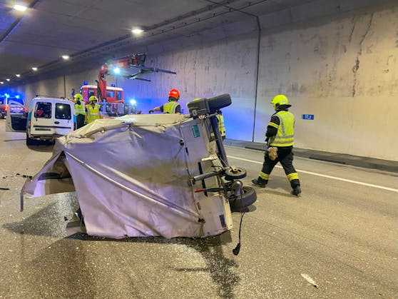 Unfall auf der S1 mit Sperre des Tunnels Rannersdorf.