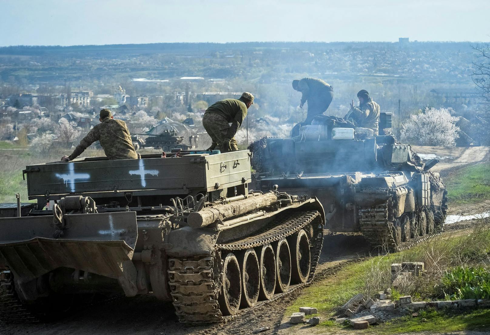 Nun hat auch die Ukraine bestätigt, dass die Gegenoffensive gestartet ist. Es soll beträchtliche Gebietsgewinne geben.