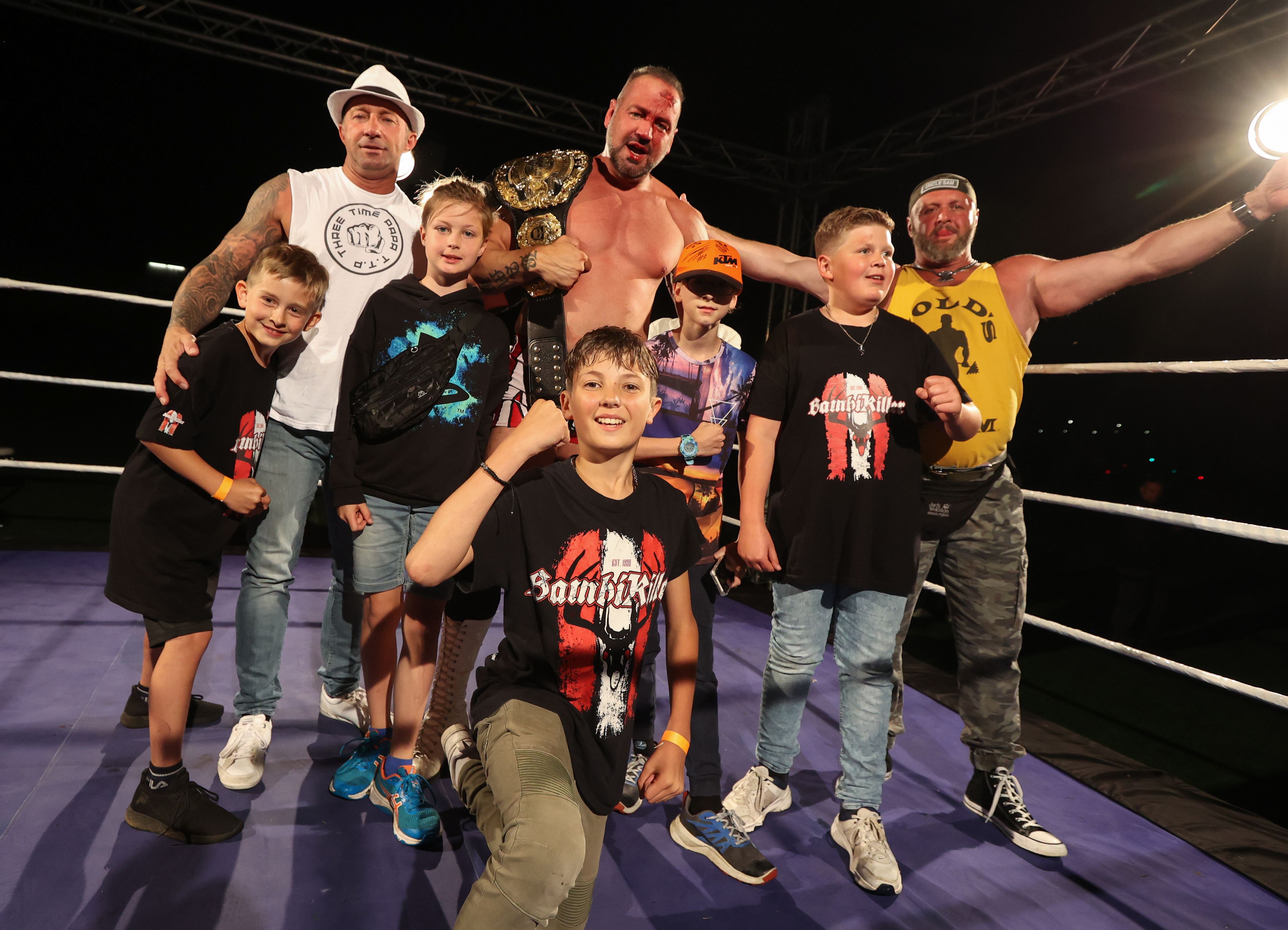 Am Ende triumphierte der Bambikiller, jubelte mit seiner Crew, Familie und den Fans