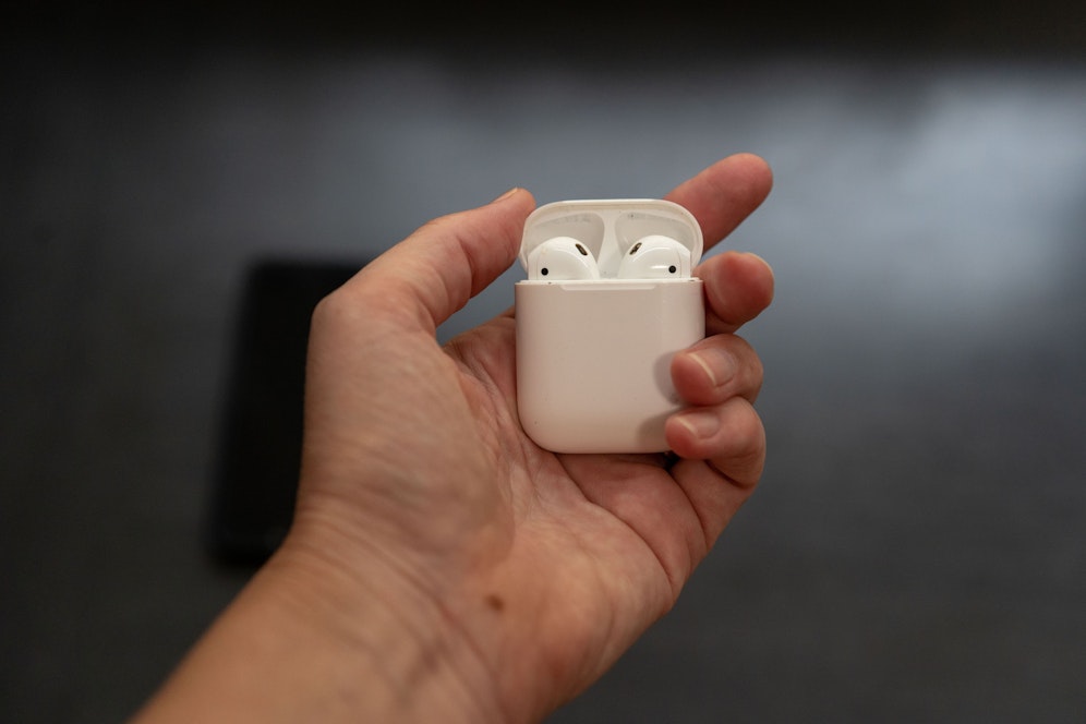 Über die Ortungsfunktion der AirPods konnte die Polizei die beiden mutmaßlichen Täter ausforschen.
