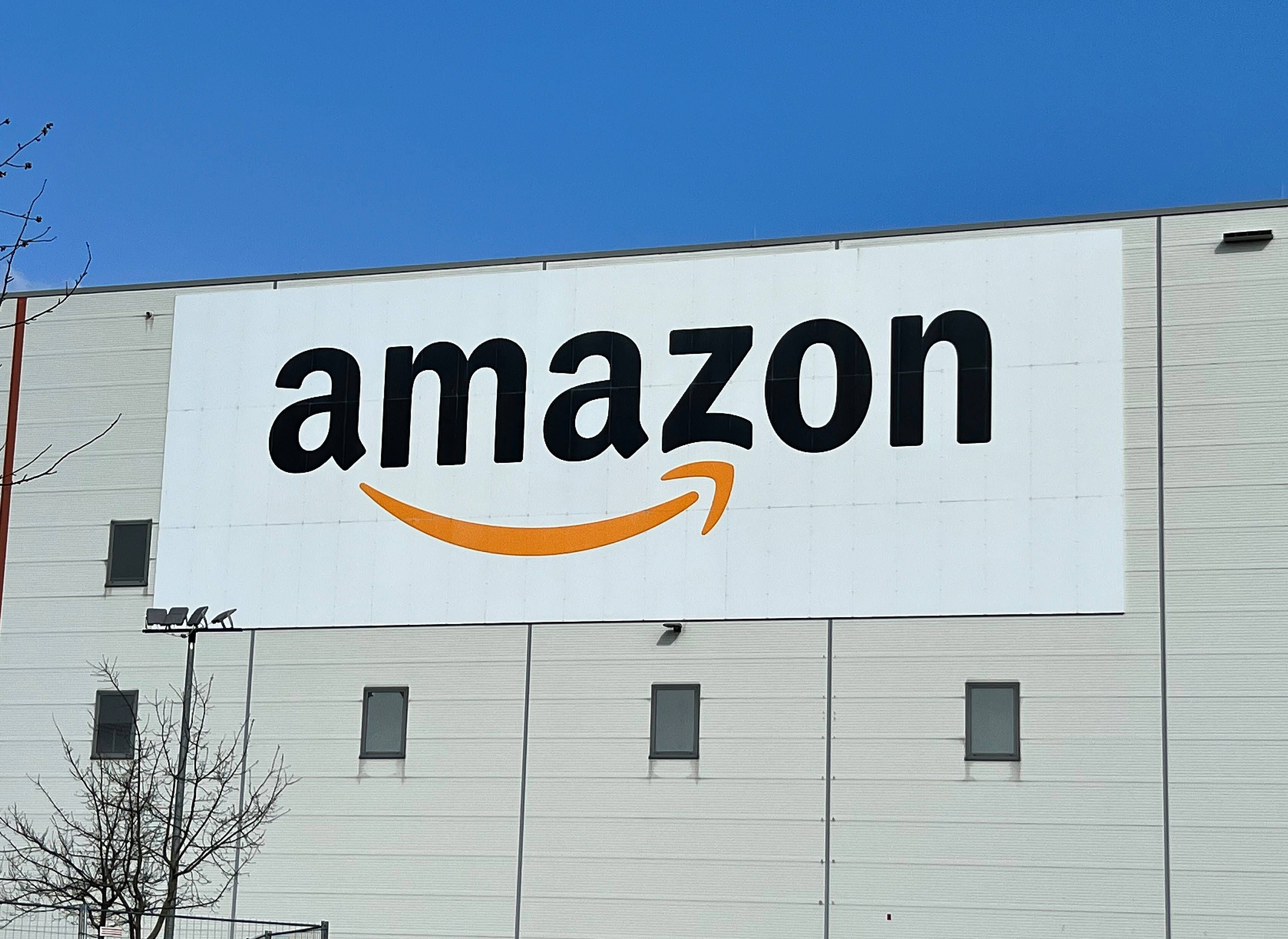 Amazons Einnahmen verdreifachten sich in Europa von 2017 bis 2022 durch Gebührengelder unabhängiger europäischer Verkäufer von 7,6 auf 23,5 Milliarden Euro.