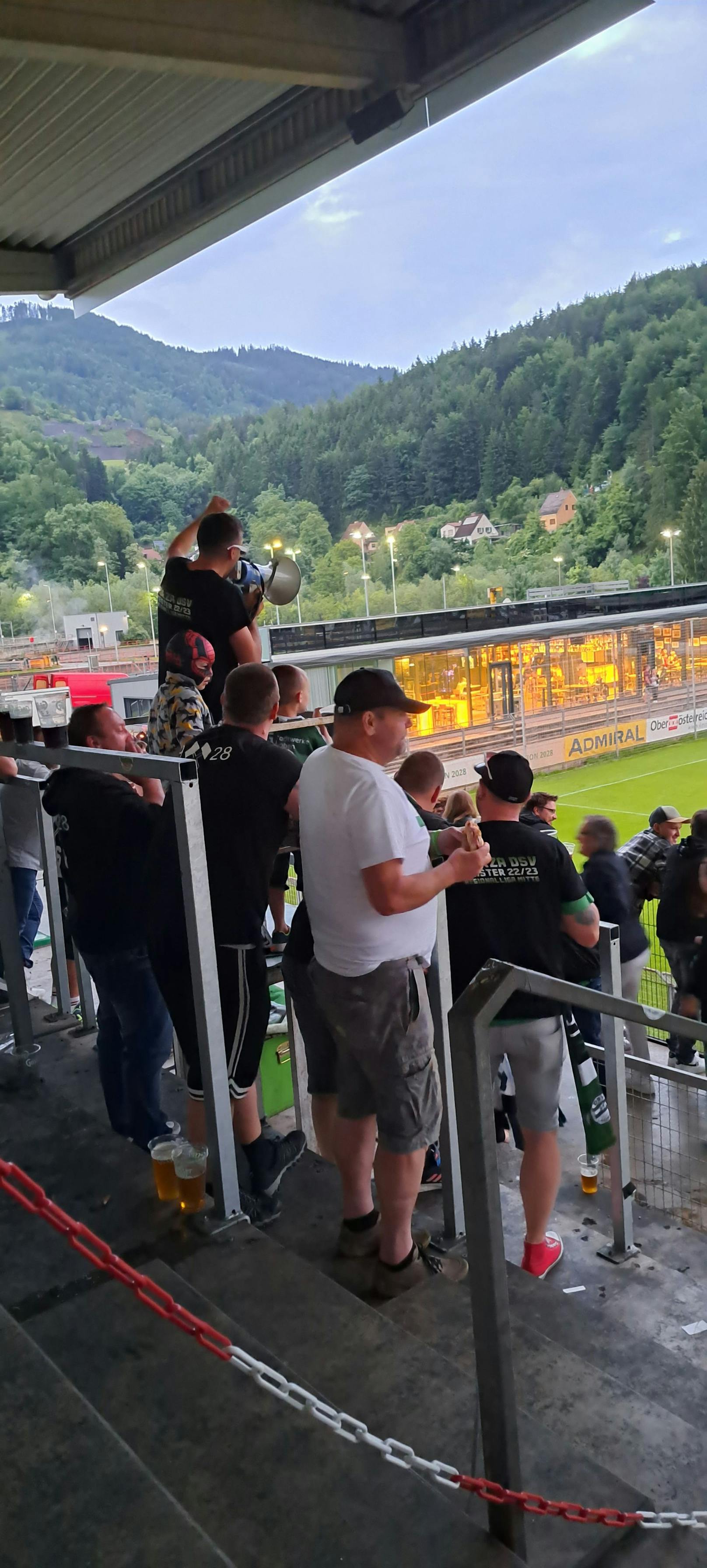 Die Leoben-Fans feiern immer noch den Aufstieg ihrer Meisterkicker in die 2. Liga