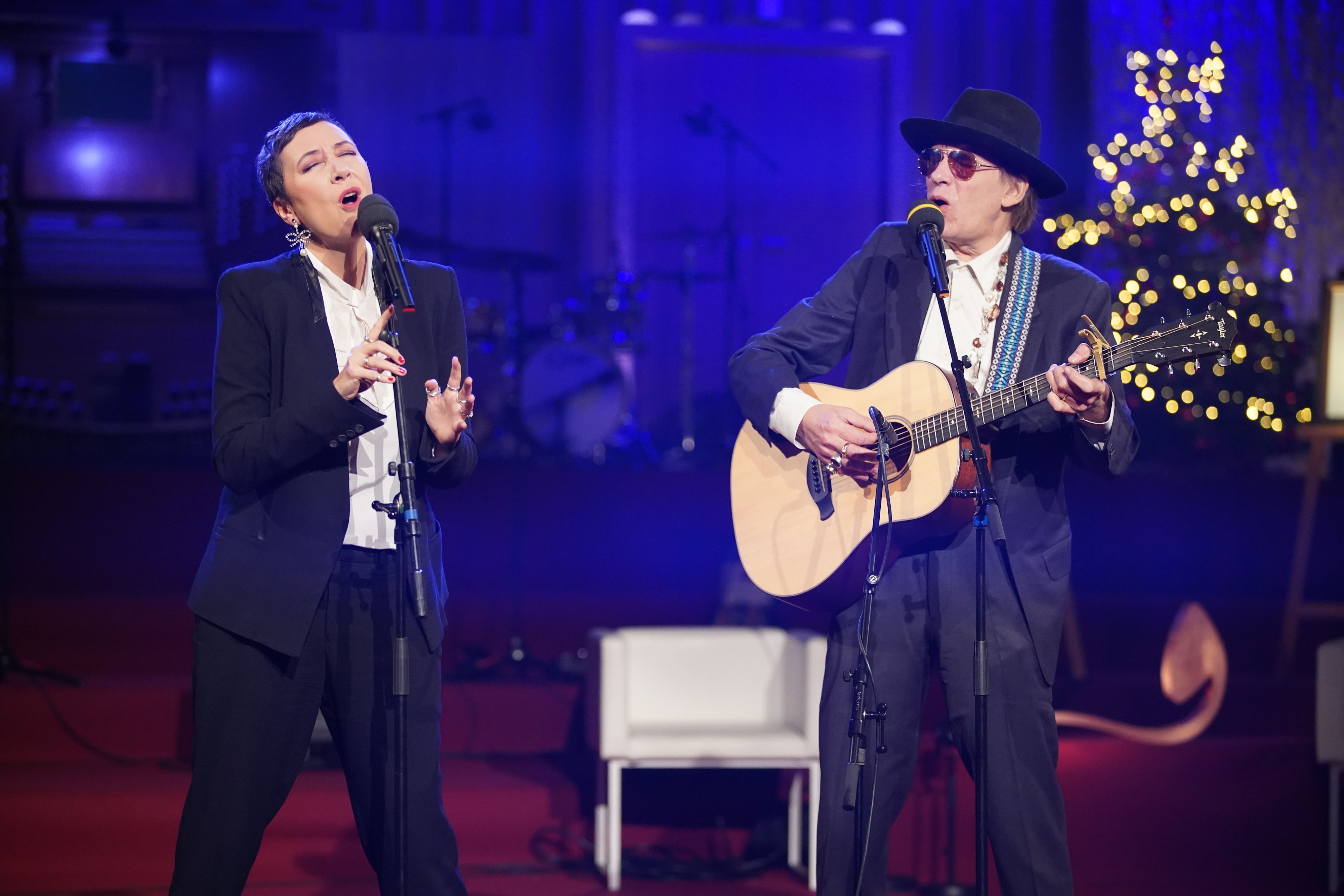 Ursula Strauss (mit Ernst Molden) hat das Singen nie gelernt, klingt aber toll.