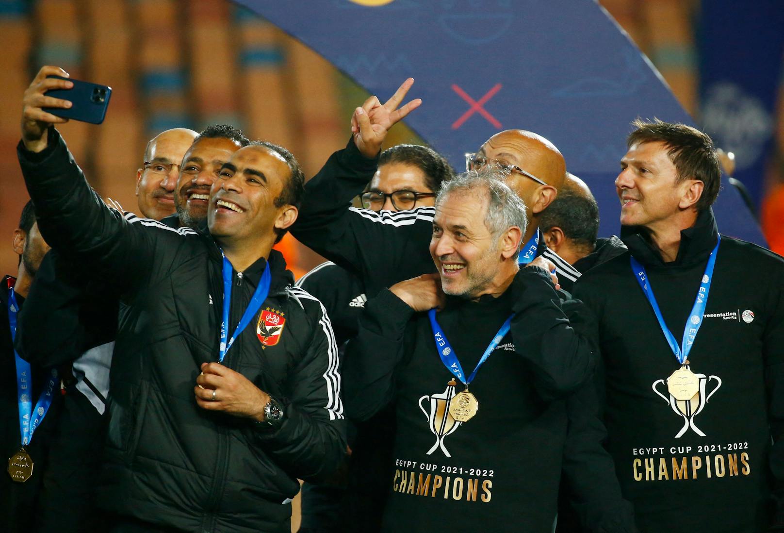 Koller feiert in Kairo den Gewinn der Champions League.&nbsp;
