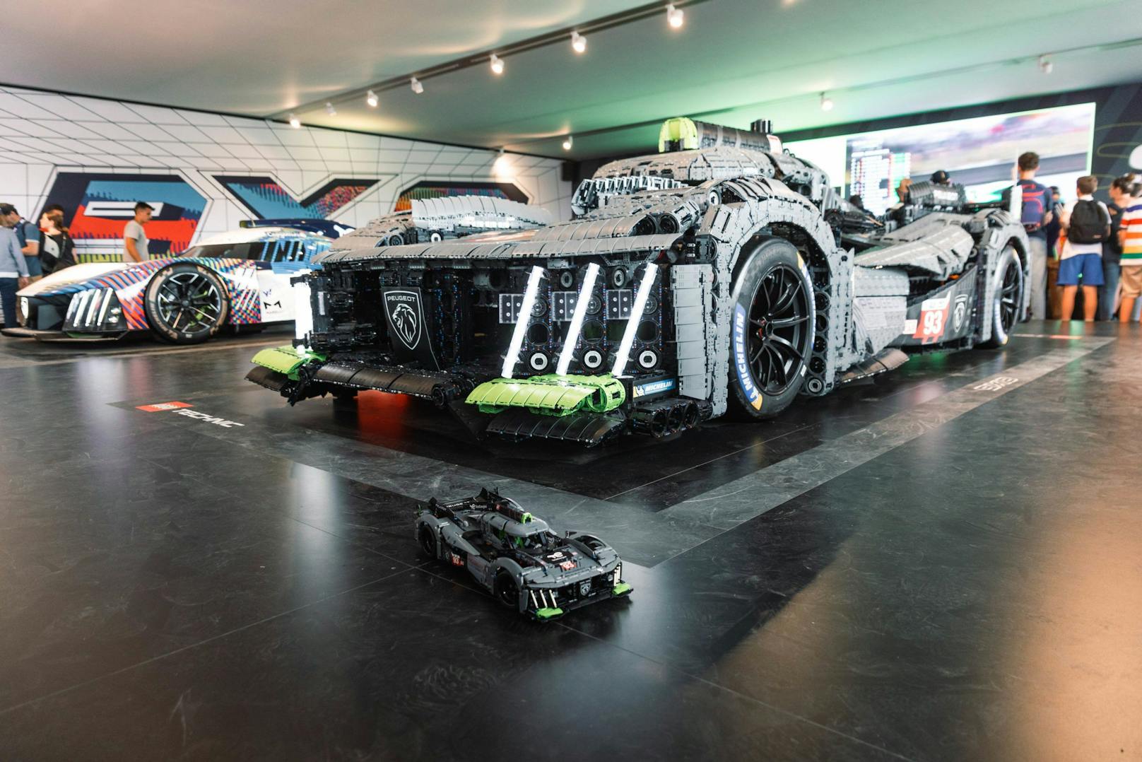 626.392 Teile, 5,20 Meter lang, 2,20 Meter breit und 1,36 Meter hoch und über 900 Kilo: der Le Mans Hybrid Hypercar Nachbau.