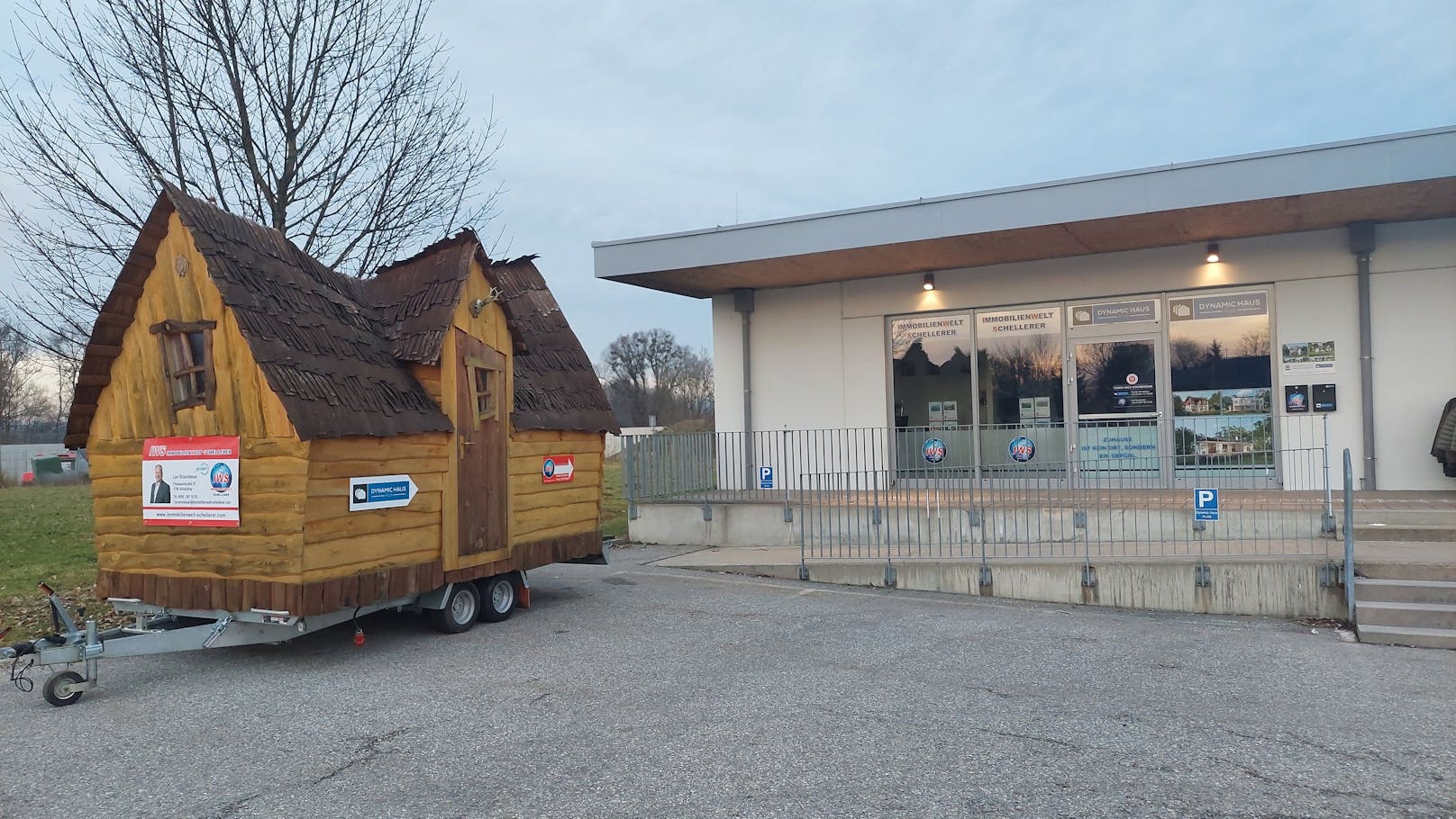 Der Schaden für das Holzhaus plus Anhänger beträgt laut Makler Leo Brunnbauer 18.000 Euro.