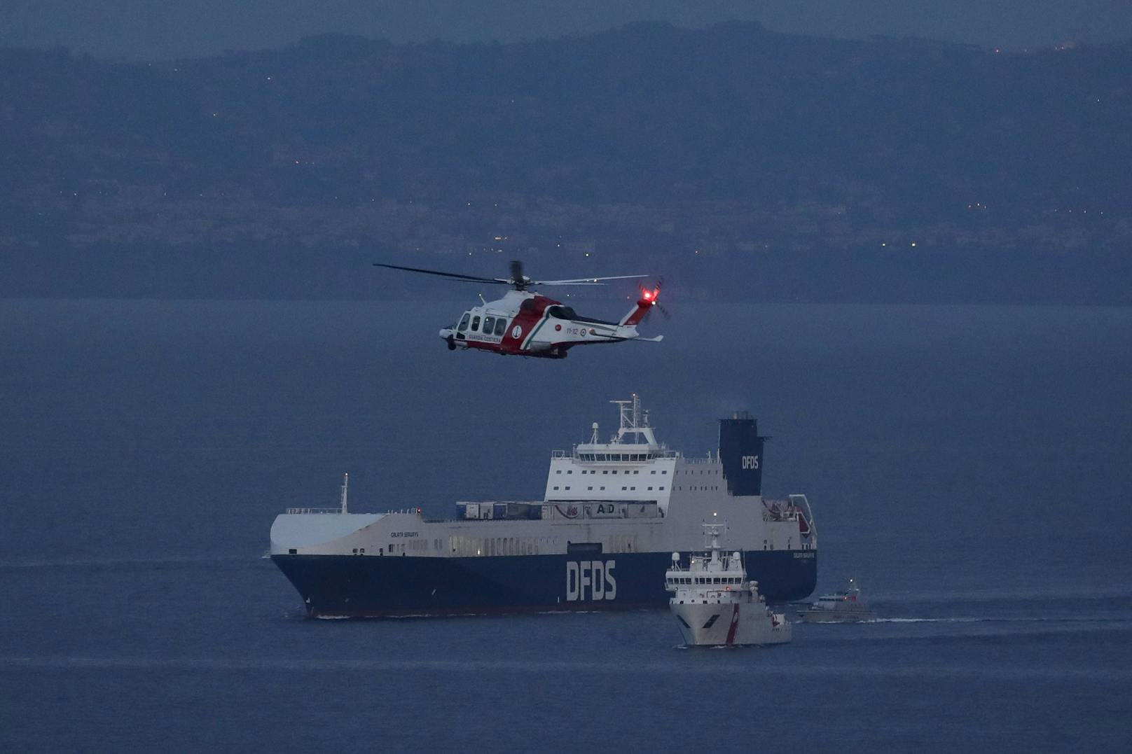 Migranten kapern Schiff und ändern Kurs vor Italien
