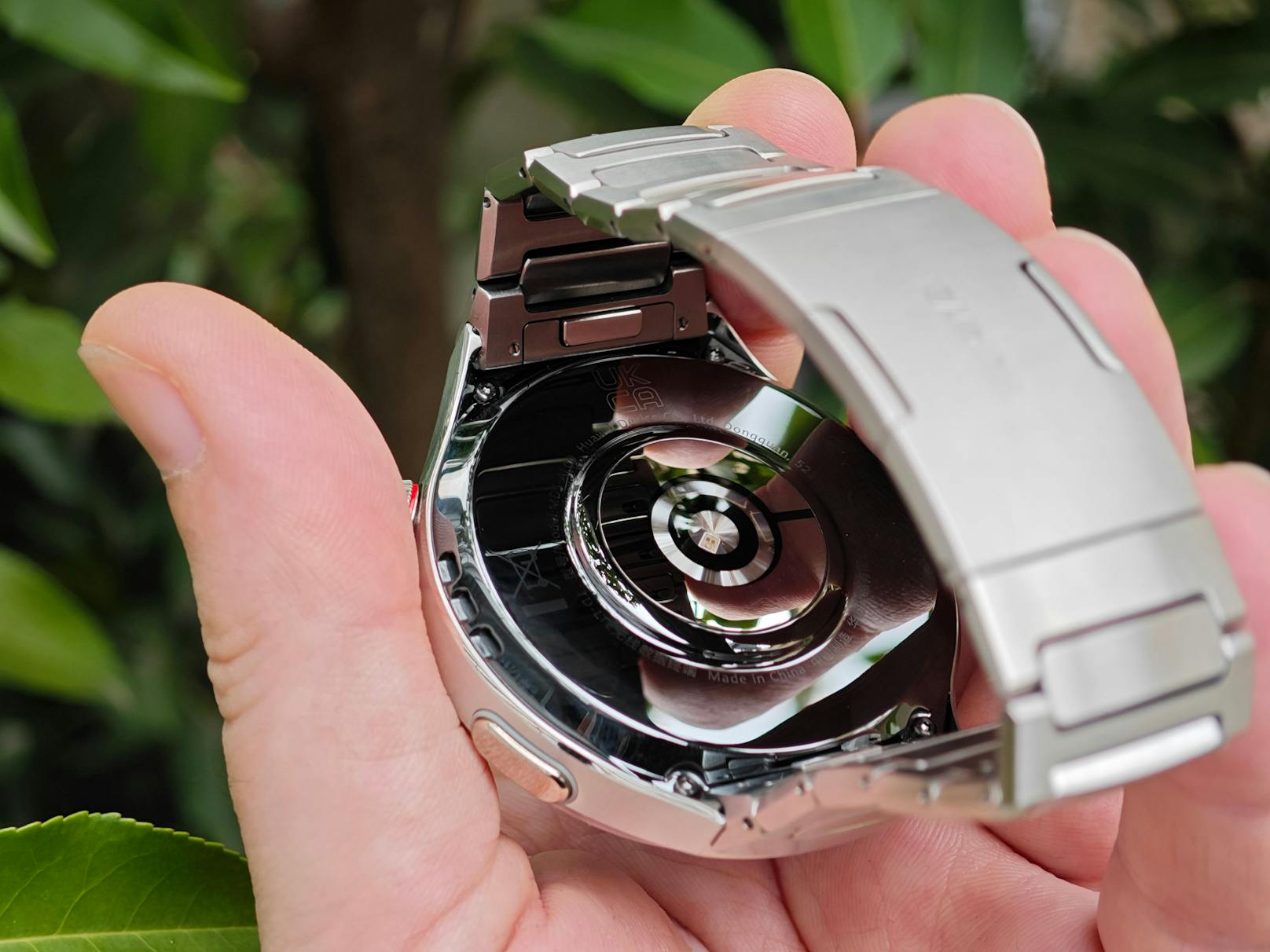 ...Luft- und Raumfahrt zum Einsatz kommen. Bei den Vorgängern und bei dem "normalen" Huawei Watch 4 Modell gibt es dagegen Edelstahl, Titan war bisher...