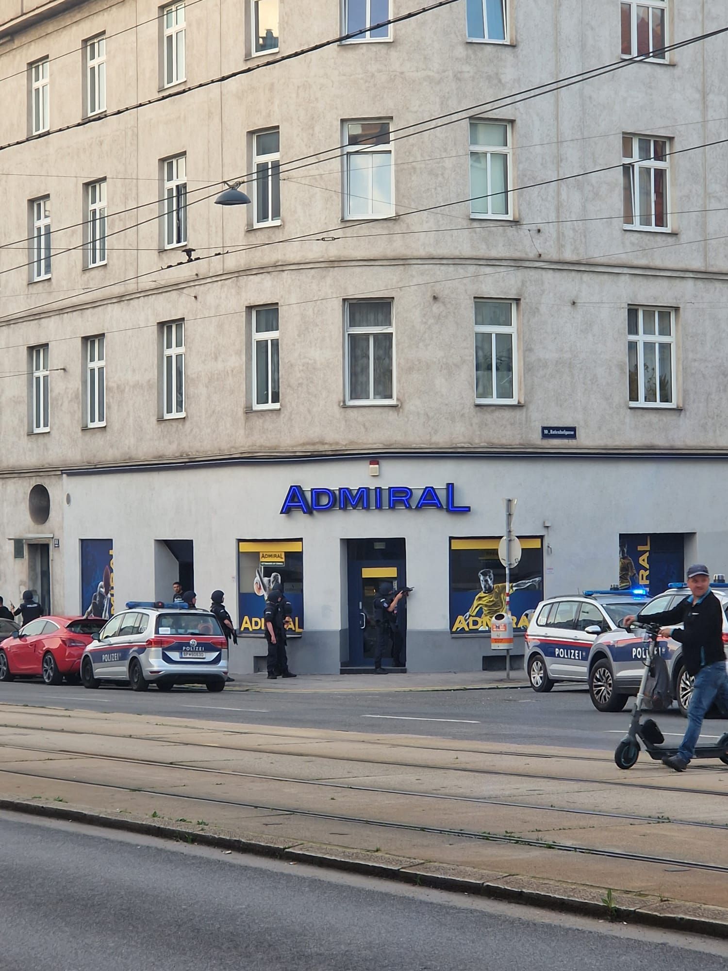 Am Montagabend kam es in Wien zu einem Polizeieinsatz. 
