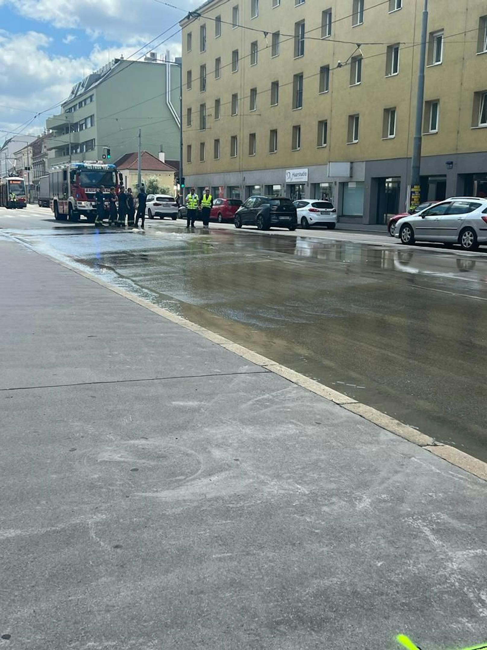 Auf der Prager Straße schoss nämlich Wasser aus dem Boden.