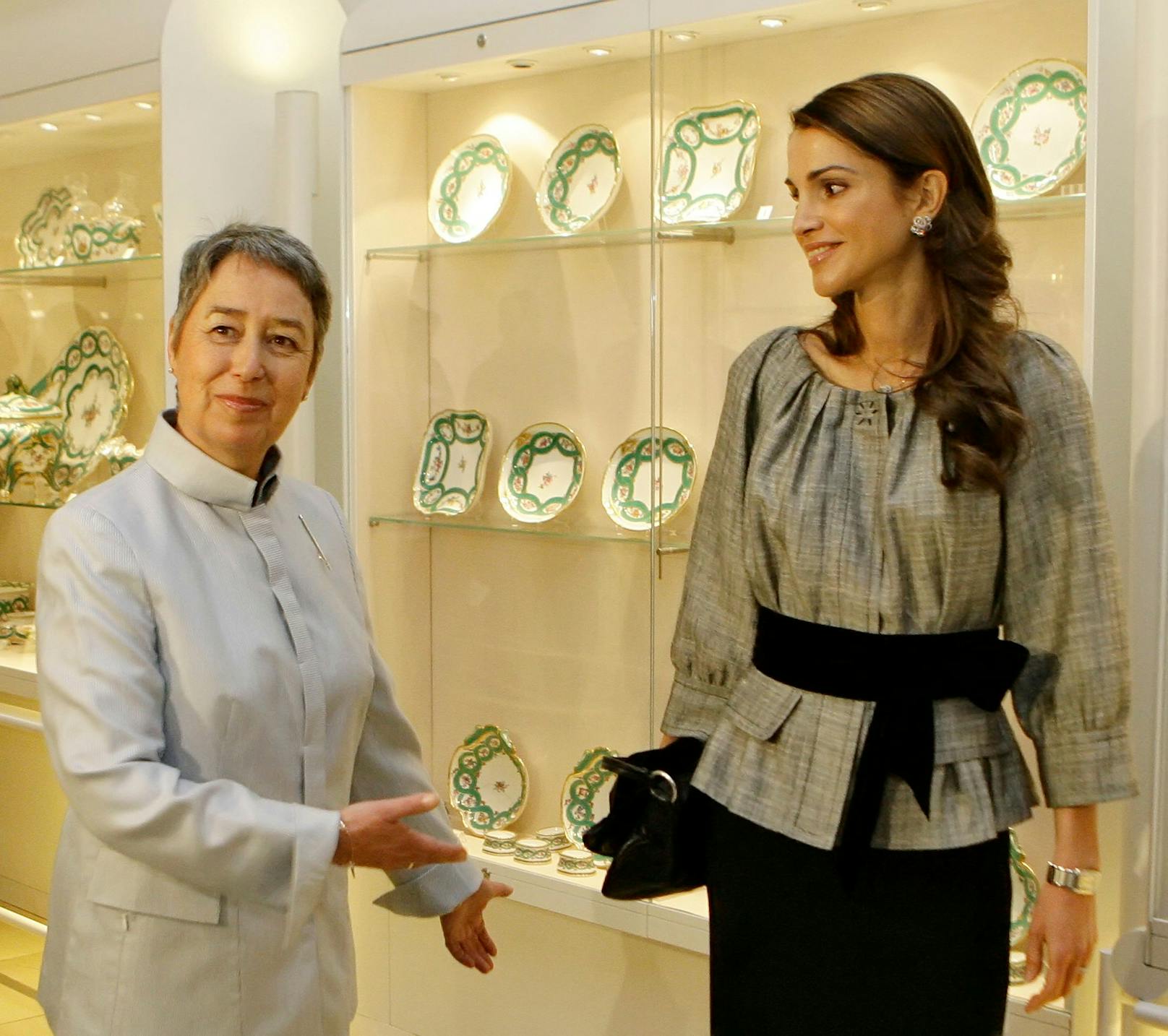 2008 kam die Königin von Jordanien auch nach Wien, die damalige österreichische First Lady Margit Fischer zeigte ihr die Silberkammer in der Wiener Hofburg.