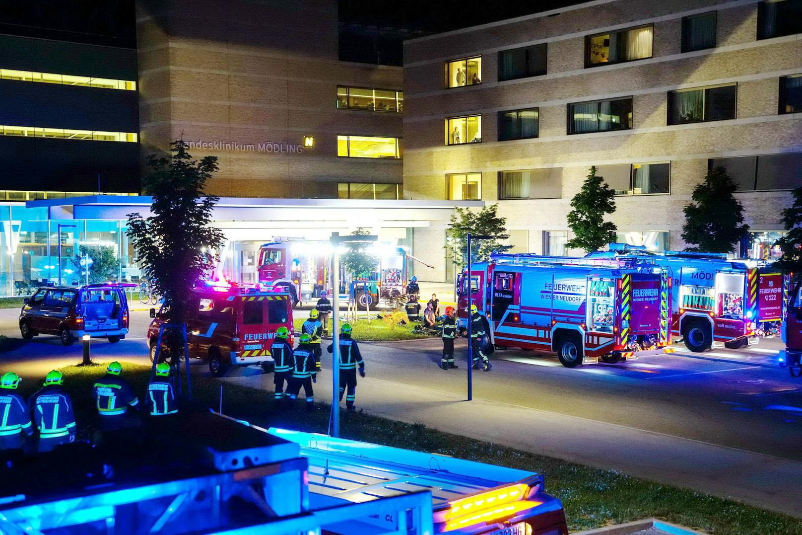 Großeinsatz bei Brand im Mödlinger Spital