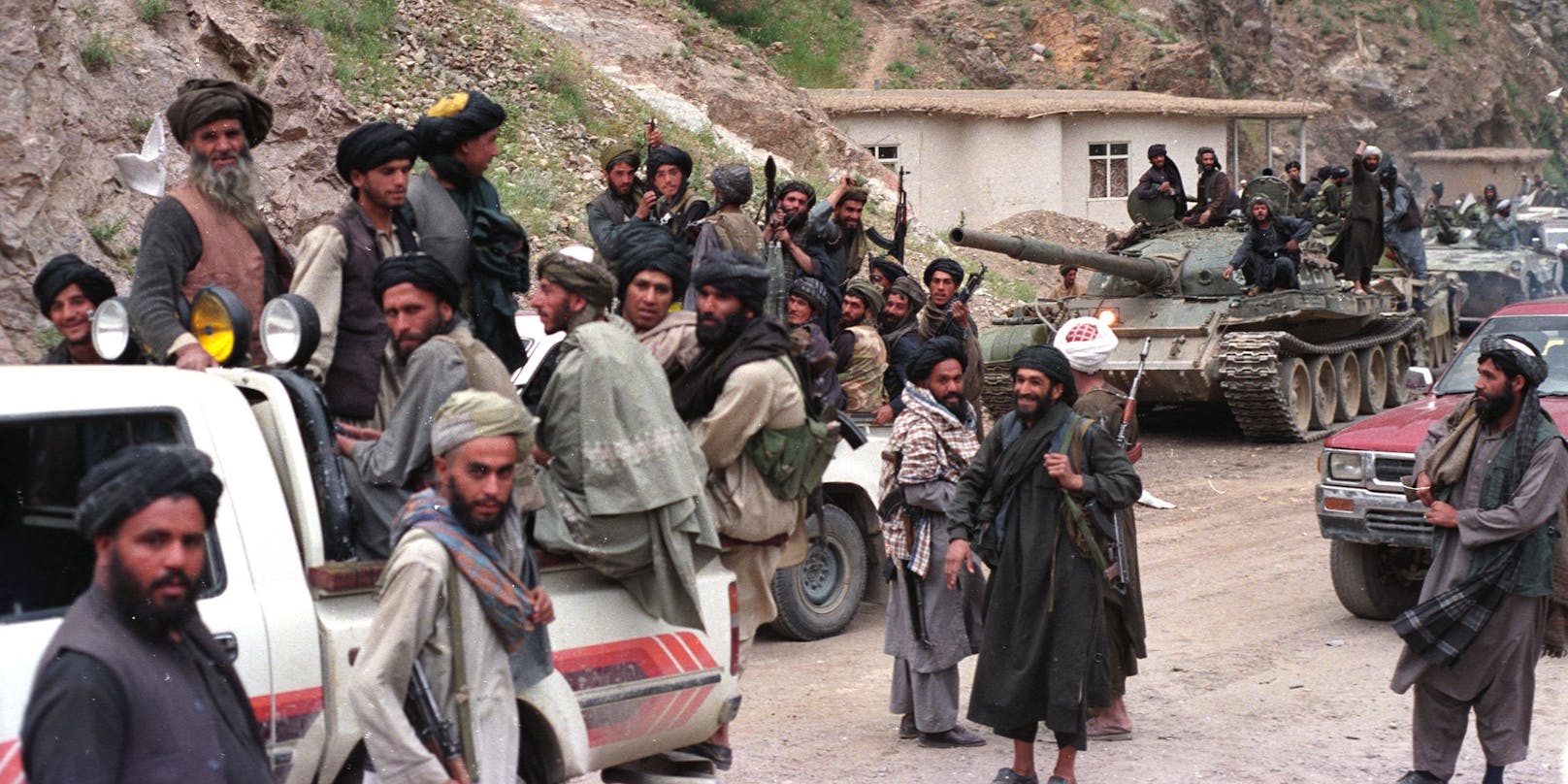 Die Taliban halten den älteren Mann bereist seit mehreren Wochen gefangen. (Symbolbild)