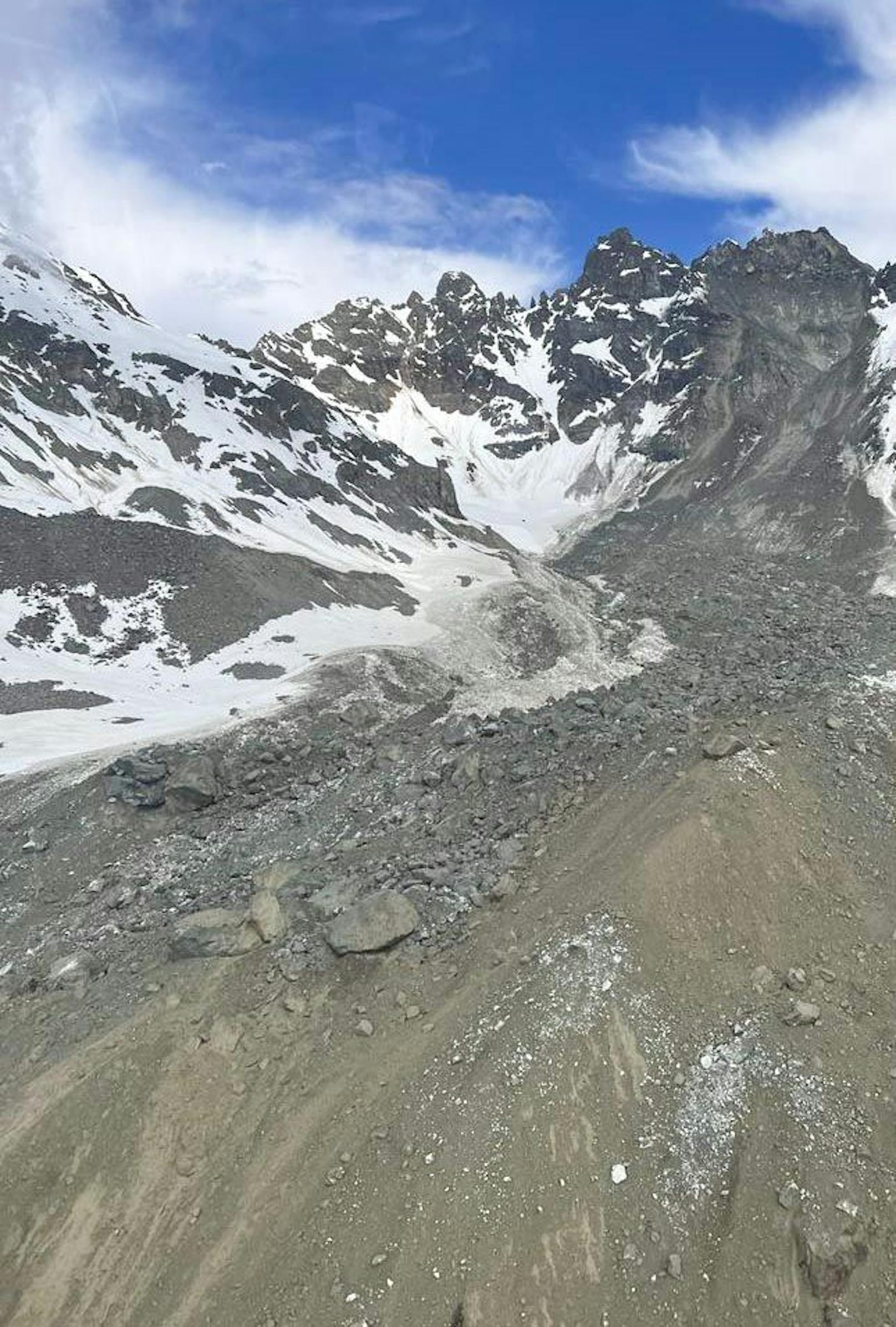In der Silvrettagruppe im Gemeindegebiet von Galtür im Tiroler Bezirk Landeck ist es am 11. Juni 2023 zu einem massiven Felssturz gekommen.