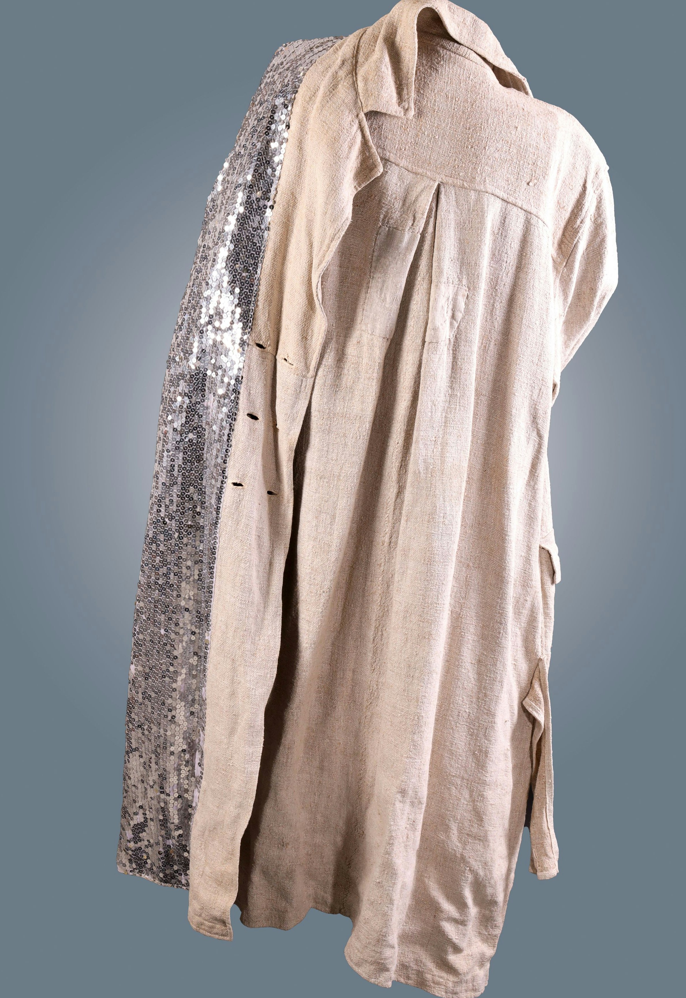 Der Leinenmantel von Falcos "Emotional Tour" wird ab 600 Euro versteigert.