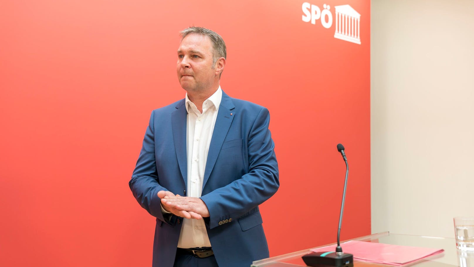 Der neue Parteivorsitzende der SPÖ, Andreas Babler, bei der Wahlannahme.