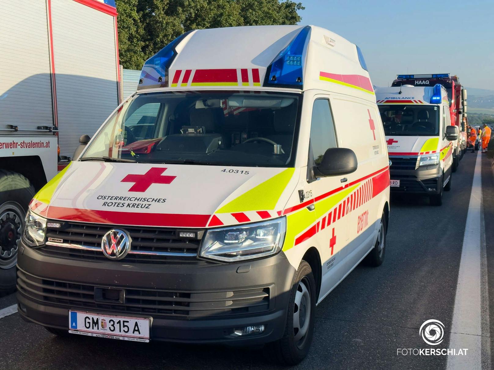 Auf der Westautobahn ist es am Montag zwischen St. Valentin und Haag in den Morgenstunden zu einem Verkehrsunfall zwischen zwei Lkws gekommen.