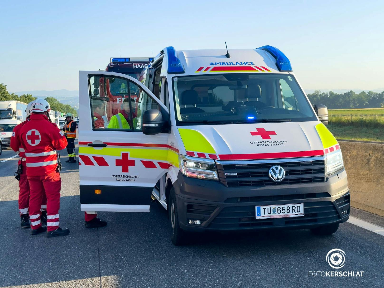 Auf der Westautobahn ist es am Montag zwischen St. Valentin und Haag in den Morgenstunden zu einem Verkehrsunfall zwischen zwei Lkws gekommen.