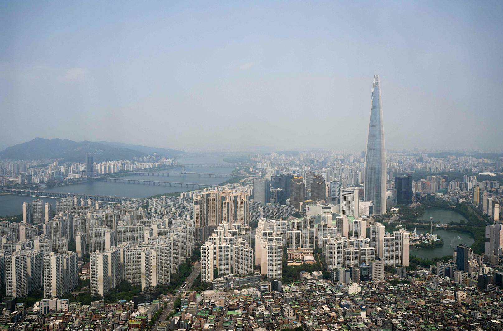 Mit 555 Metern ist der Lotte World Tower der sechsthöchste Wolkenkratzer der Welt.