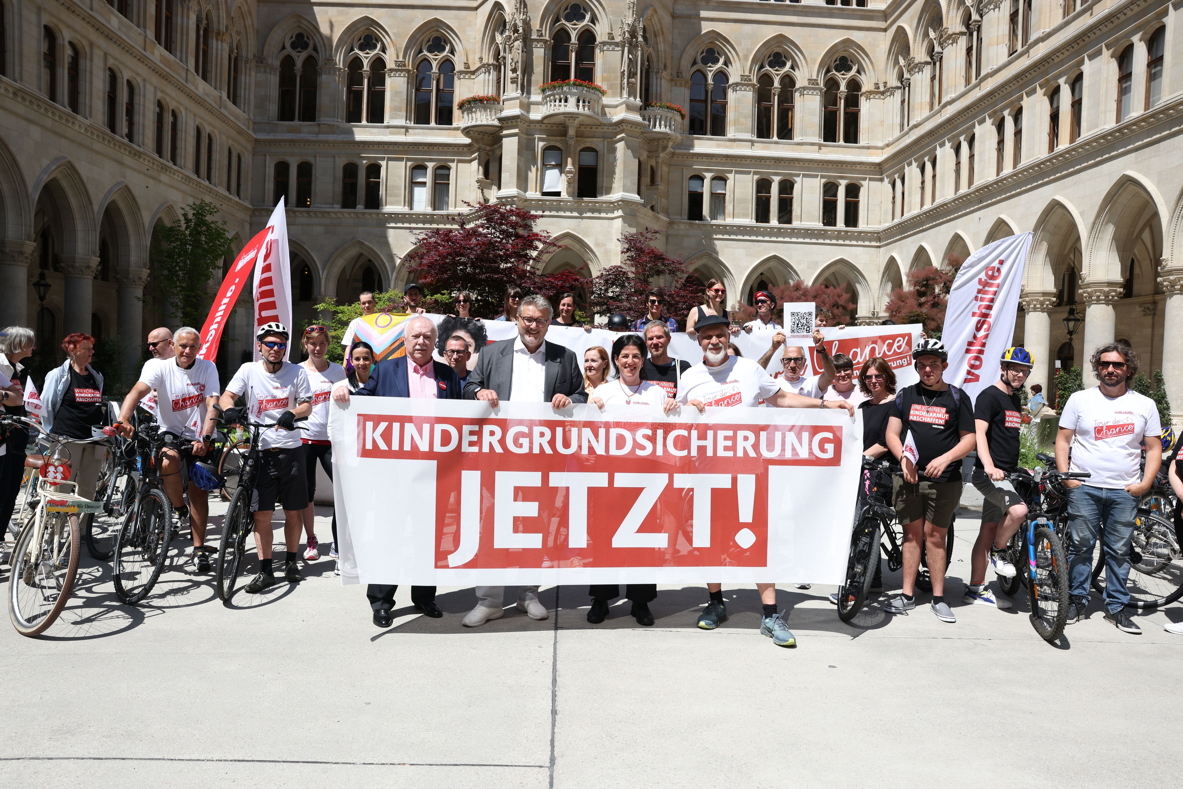 Volkshilfe Strampelt Sich Für Kindergrundsicherung Ab | Heute.at