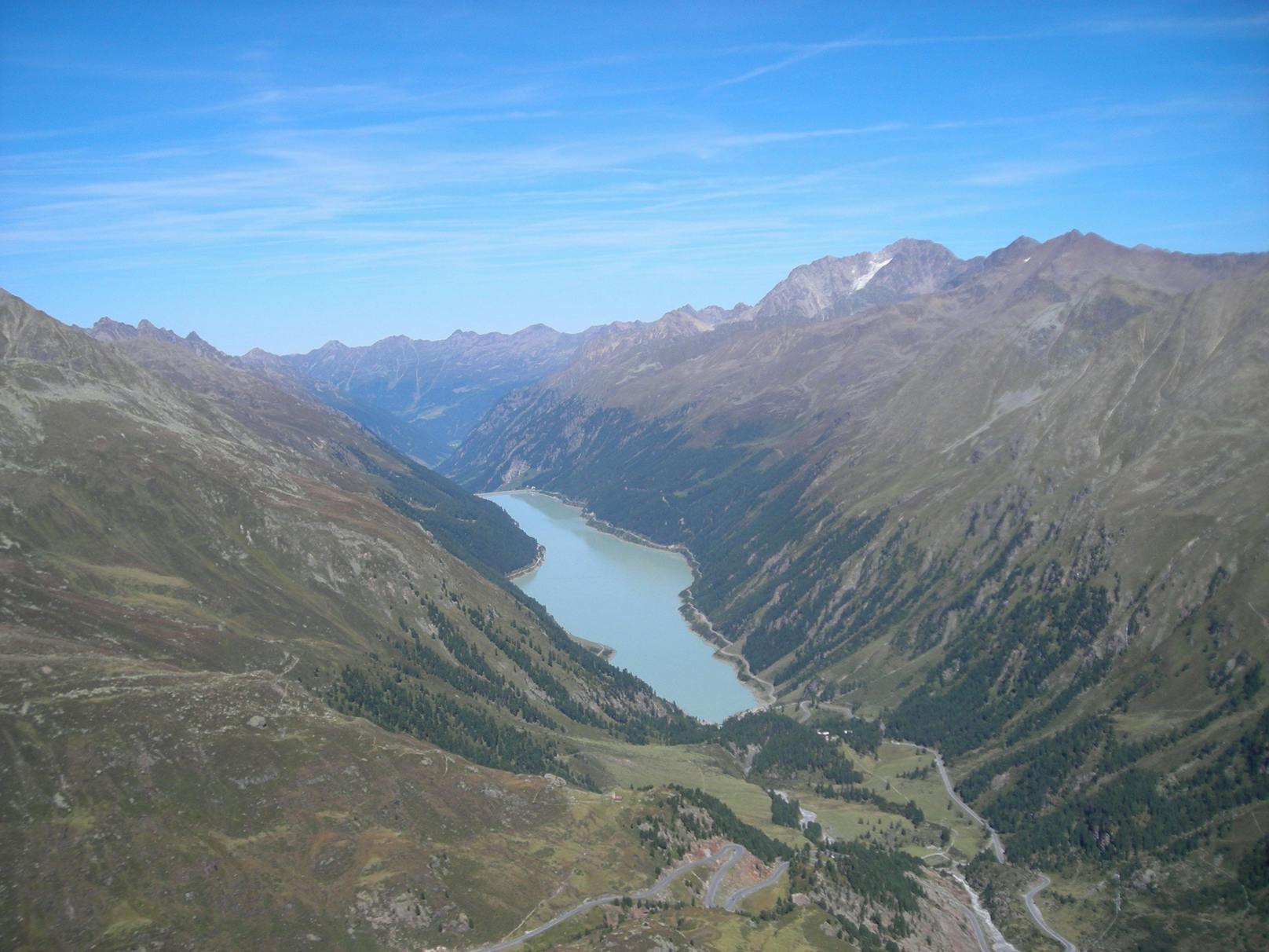 Der WWF warnt, dass ein Bergsturz ähnlich wie in der Silvretta auch im Kaunertal möglich ist. Im Bild der Gepatschspeicher, wo die Naturschutzorganisation bereits Hangrutschungen dokumentiert hat.