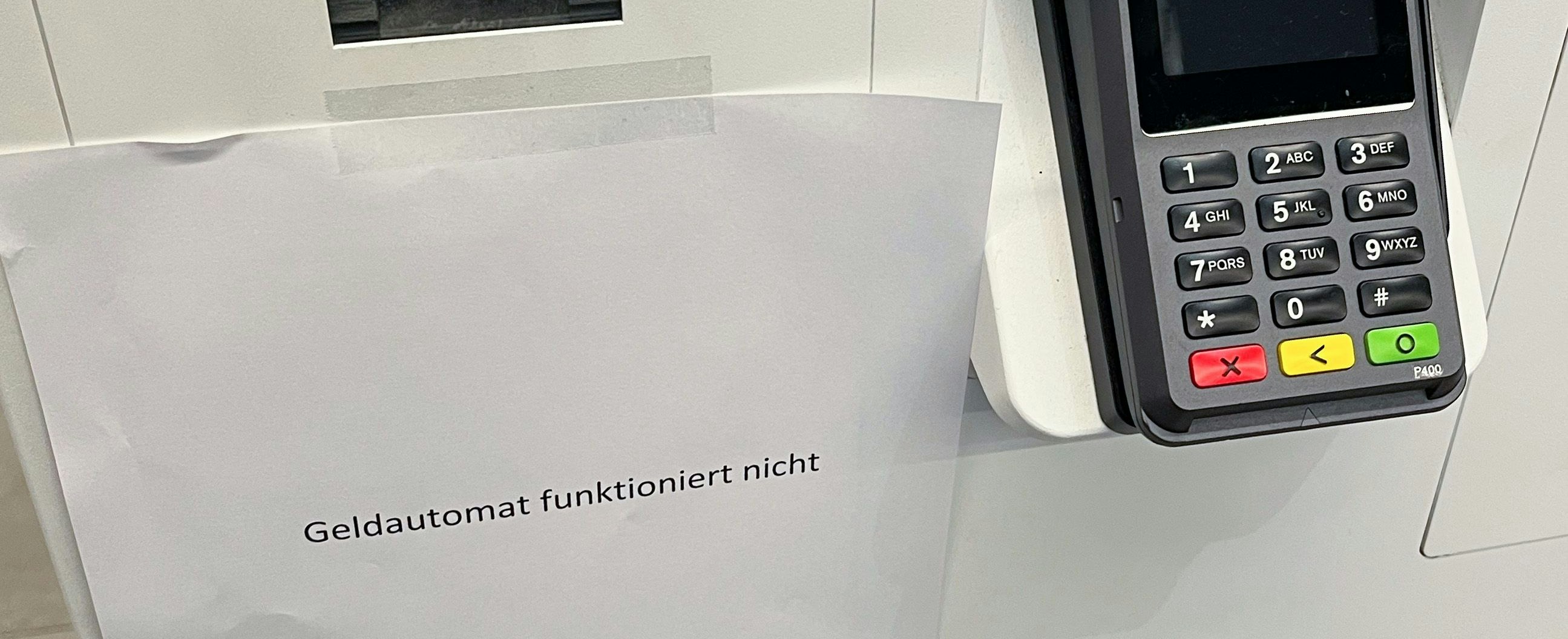 Kartenzahlung war am Montag vielerorts nicht möglich, auch bei McDonald's wurde nur Bargeld akzeptiert.