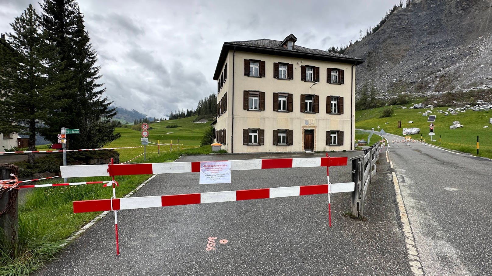 Das Schweizer Alpendorf rutscht seit Jahren, der gesamte Ort ist in Bewegung.&nbsp;