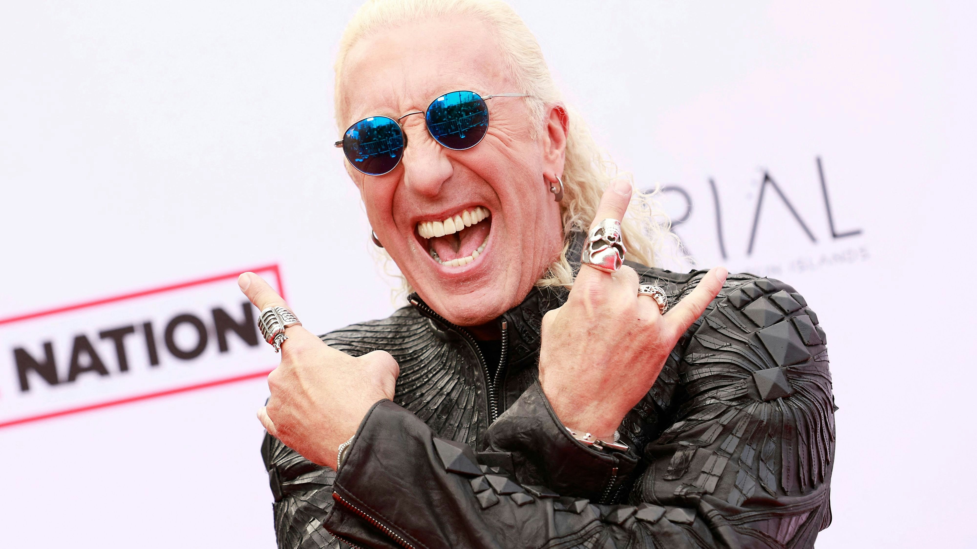 Download von www.picturedesk.com am 13.06.2023 (10:45).  US singer Dee Snider arrives for the Steven Tyler 4th Annual Grammy Awards Viewing Party, benefitting Janie's Fund, at the Hollywood Palladium in Los Angeles, California, on April 3, 2022. (Photo by Michael Tran / AFP) - 20220403_PD18538 - Rechteinfo: Rights Managed (RM) Nur für redaktionelle Nutzung! Werbliche Nutzung erfordert Freigabe: bitte schicken Sie uns eine Anfrage.