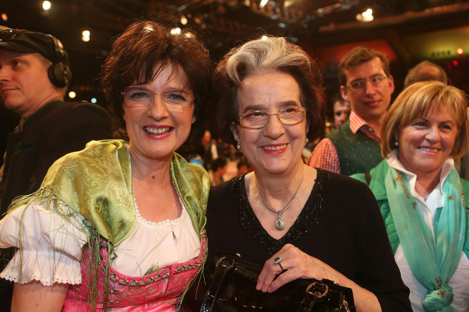 Monika Martin und ihre Mutter Elisabeth bei der Generalprobe des ORF-"Musikantenstadl" in der Messehalle in Salzburg, 2013