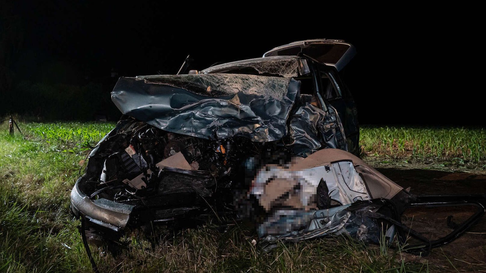 Der Frontalcrash in Altenberg bei Linz forderte zwei Todesopfer.