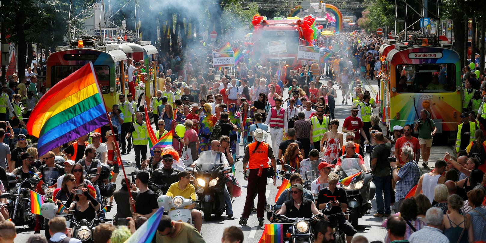 Am Samstag findet fast den ganzen Tag lang die Wiener Pride-Parade am Ring statt. (Archivbild)