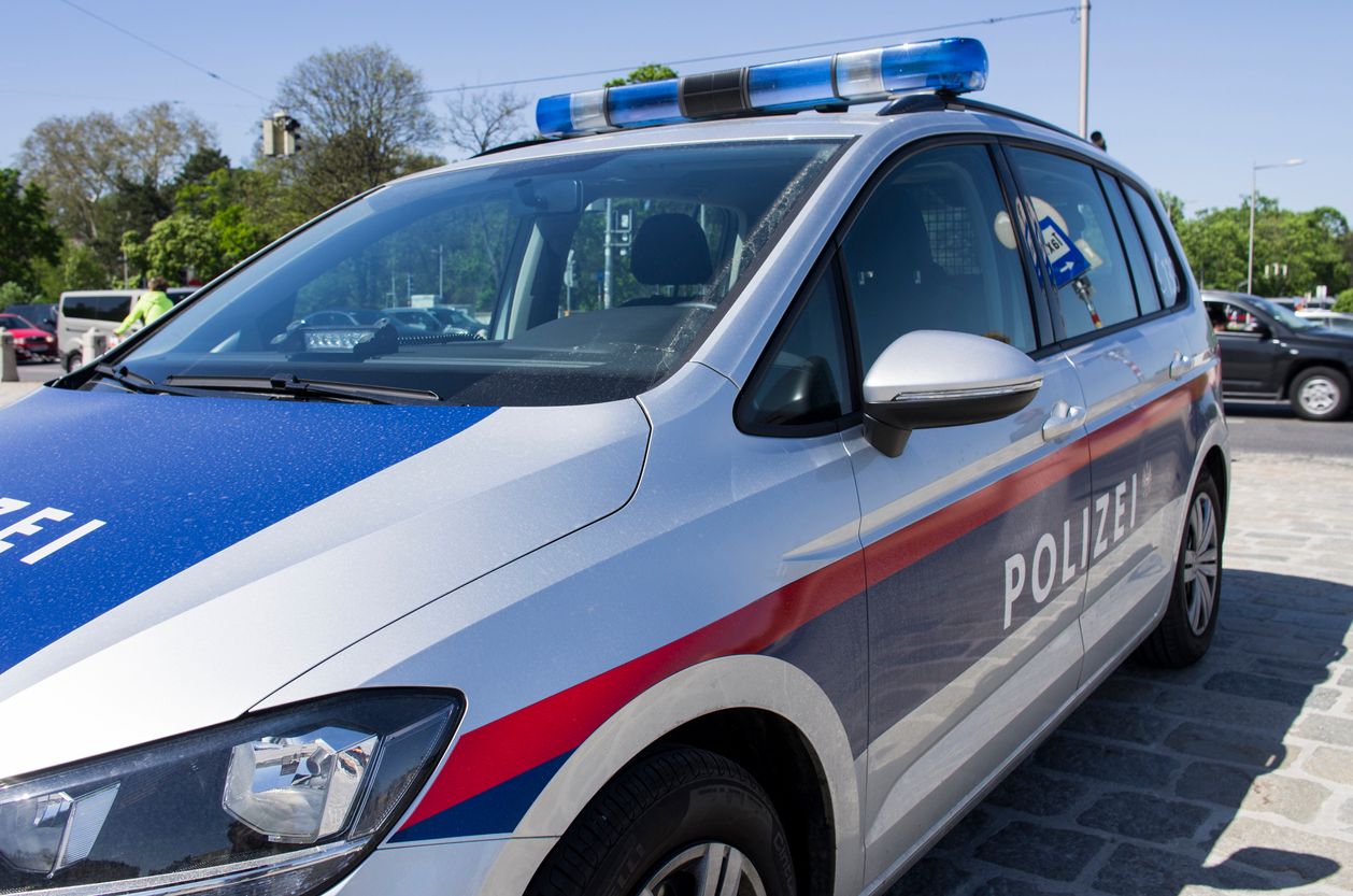 Die beiden Polizisten konnten ihren Dienst fortsetzen. (Symbolbild)