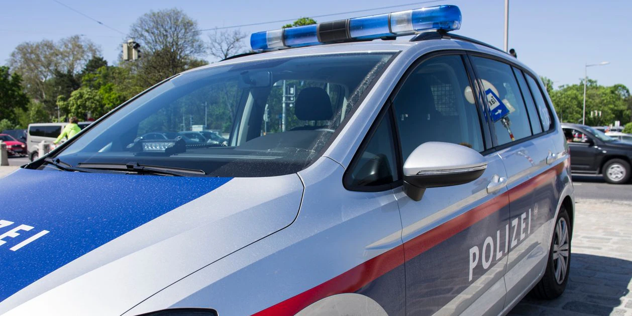 Die beiden Polizisten konnten ihren Dienst fortsetzen. (Symbolbild)