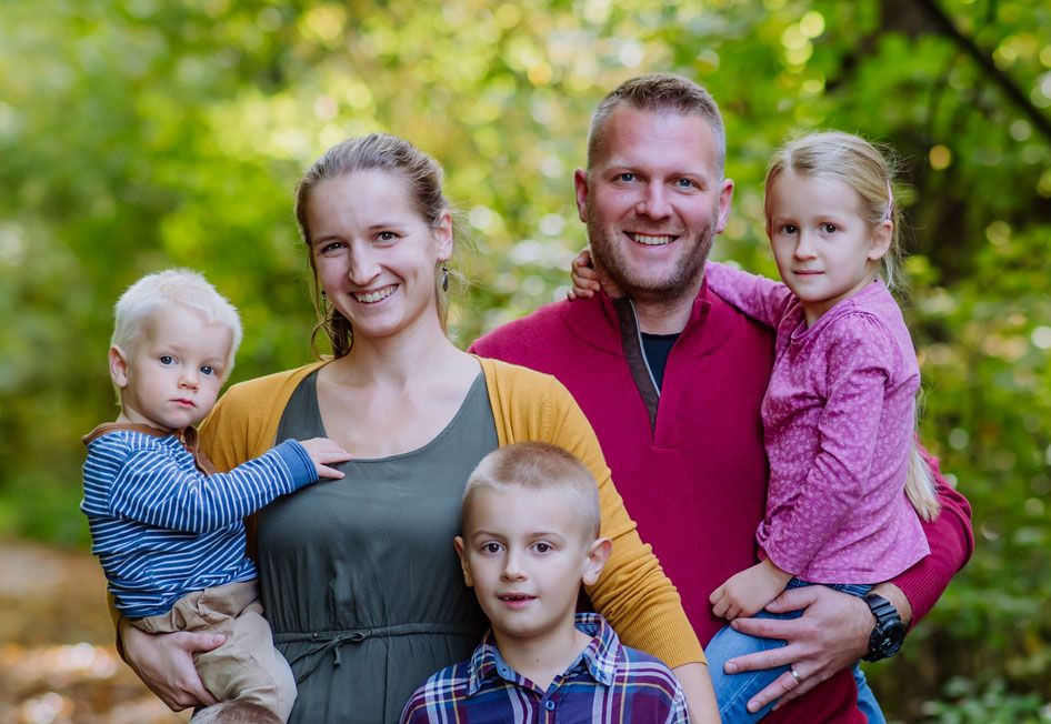 Familie mit drei Kindern