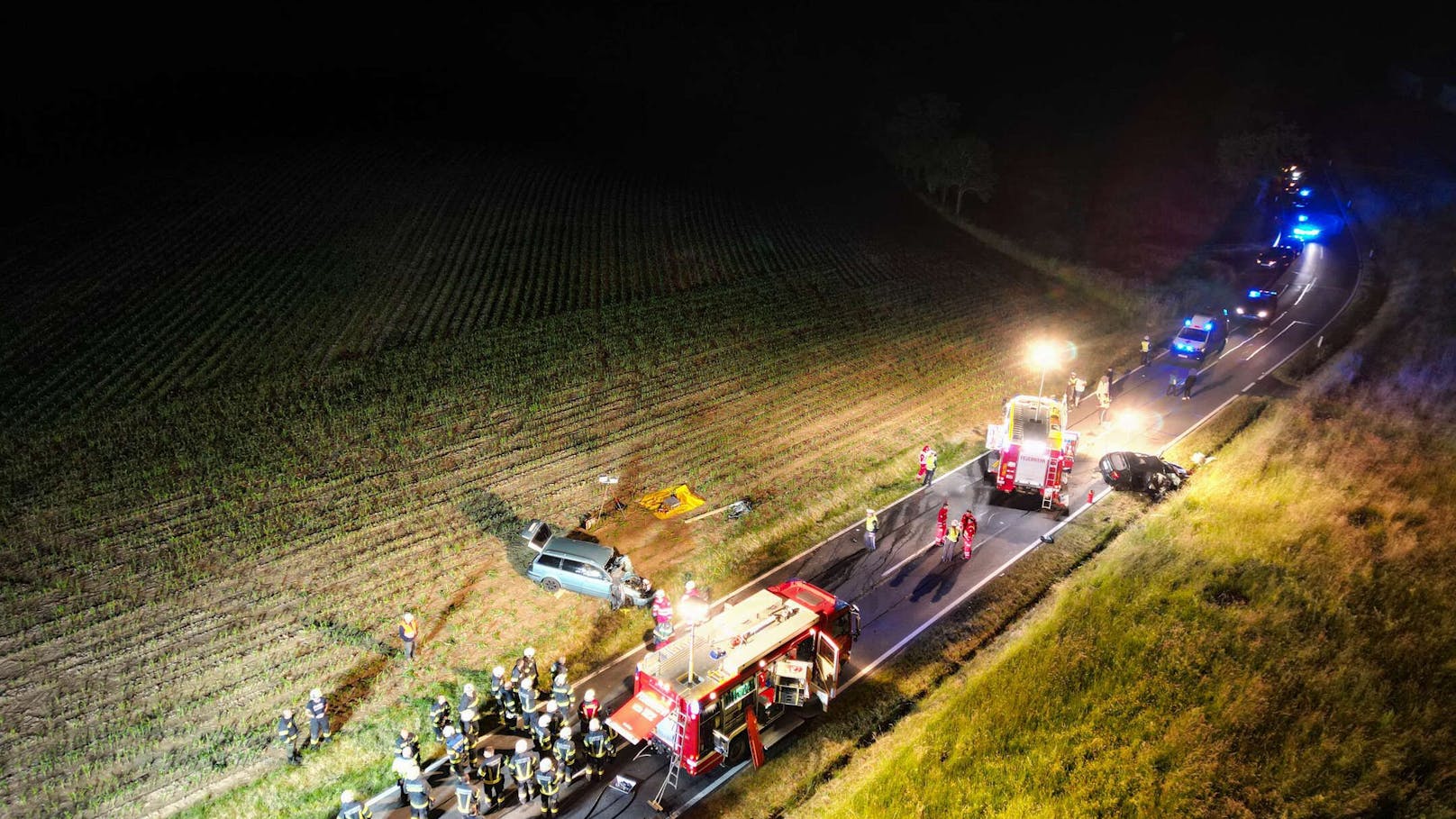 Tragödie am Montagabend in Oberösterreich! Bei einem Frontal-Zusammenstoß in Altenberg bei Linz sind zwei Personen ums Leben gekommen. Für einen 36-Jährigen und eine 16-Jährige kam dabei jede Hilfe zu spät.