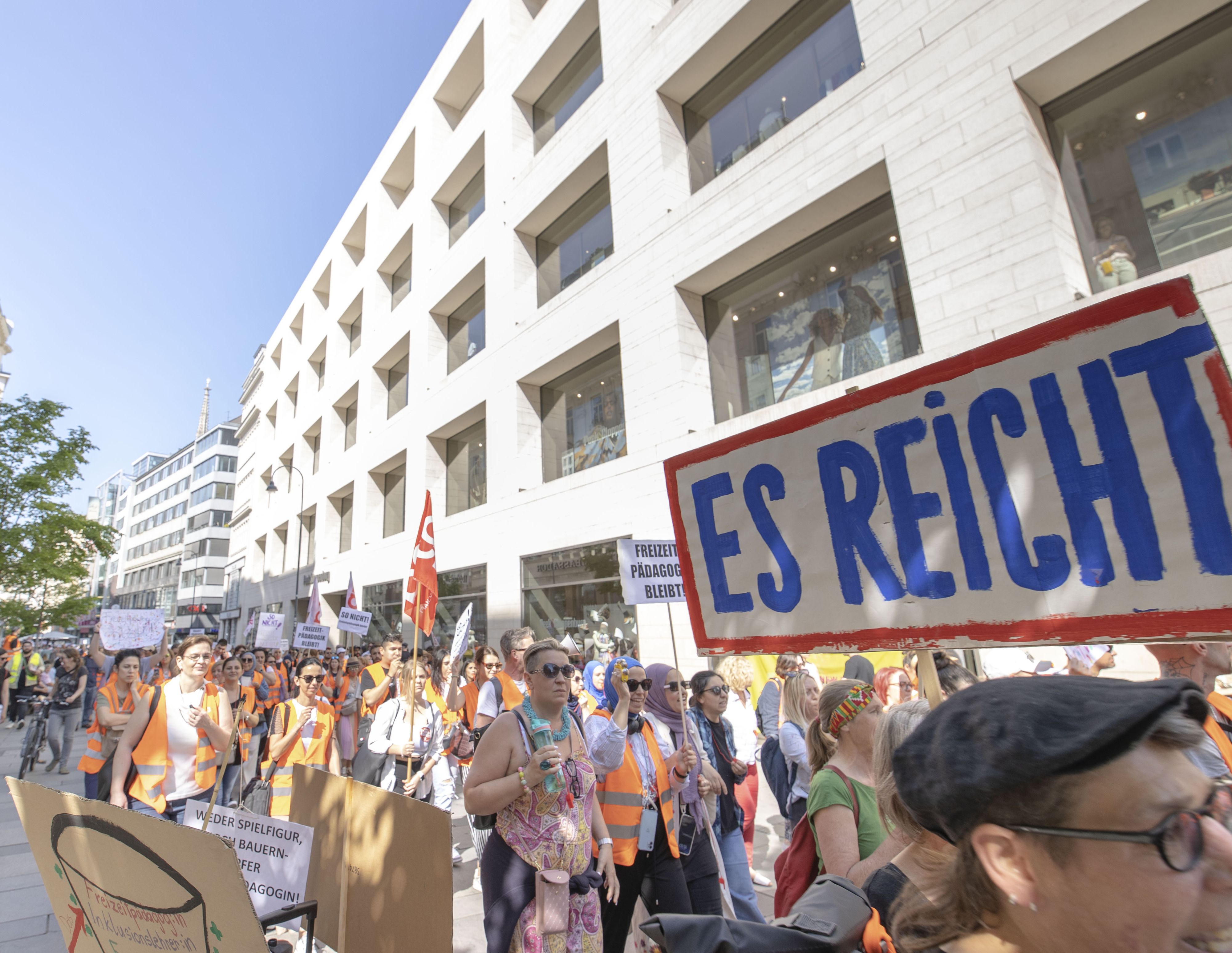 Am 15. Juni gehen Lehrer und Eltern am 