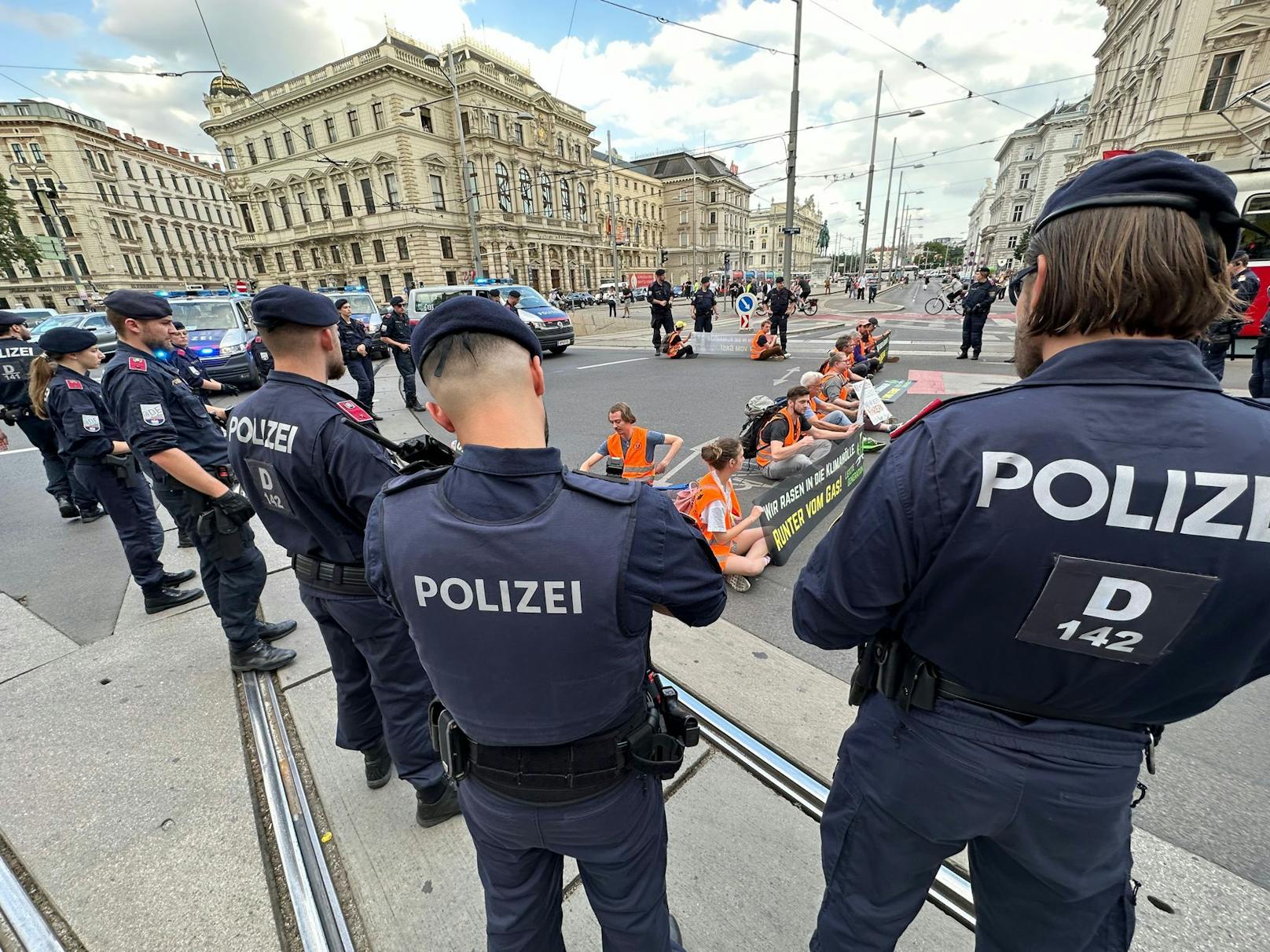 Die Polizei befindet sich im Einsatz.