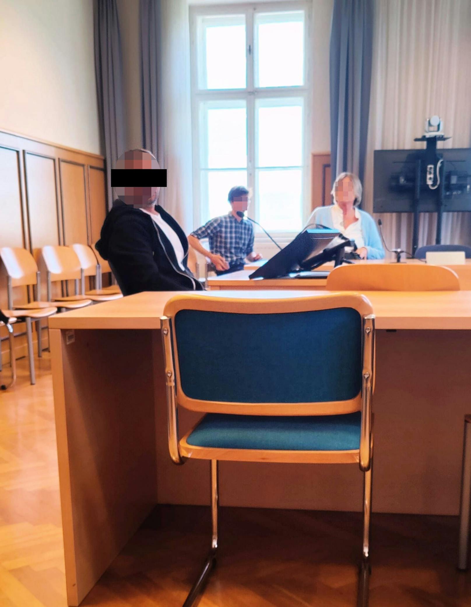 Der Angeklagte (42) am Landesgericht Wr. Neustadt