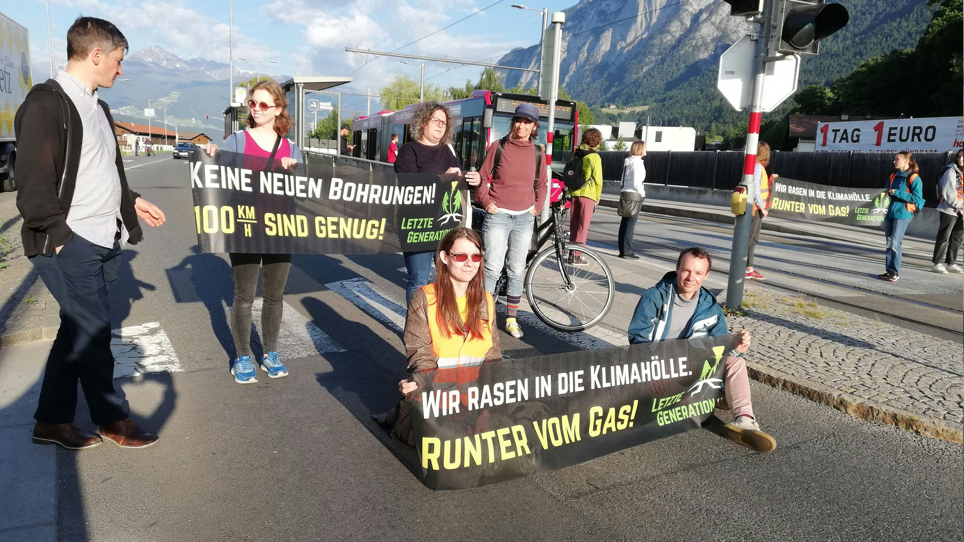 Klima-Kleber haben den Frühverkehr in Innsbruck lahmgelegt.