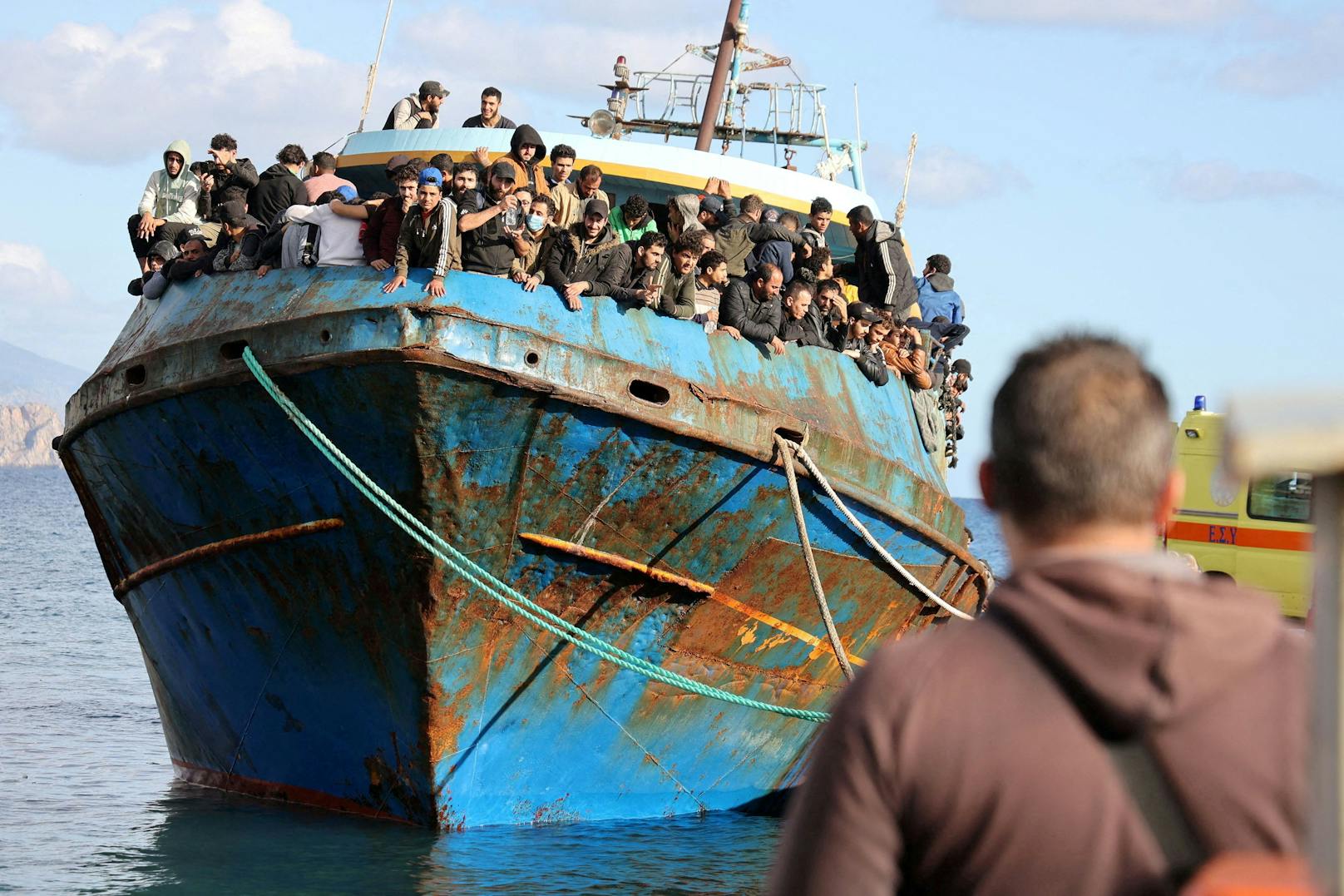 Bei einem schweren Bootsunglück vor der griechischen Küste sind mindestens 78 Migranten ums Leben gekommen.