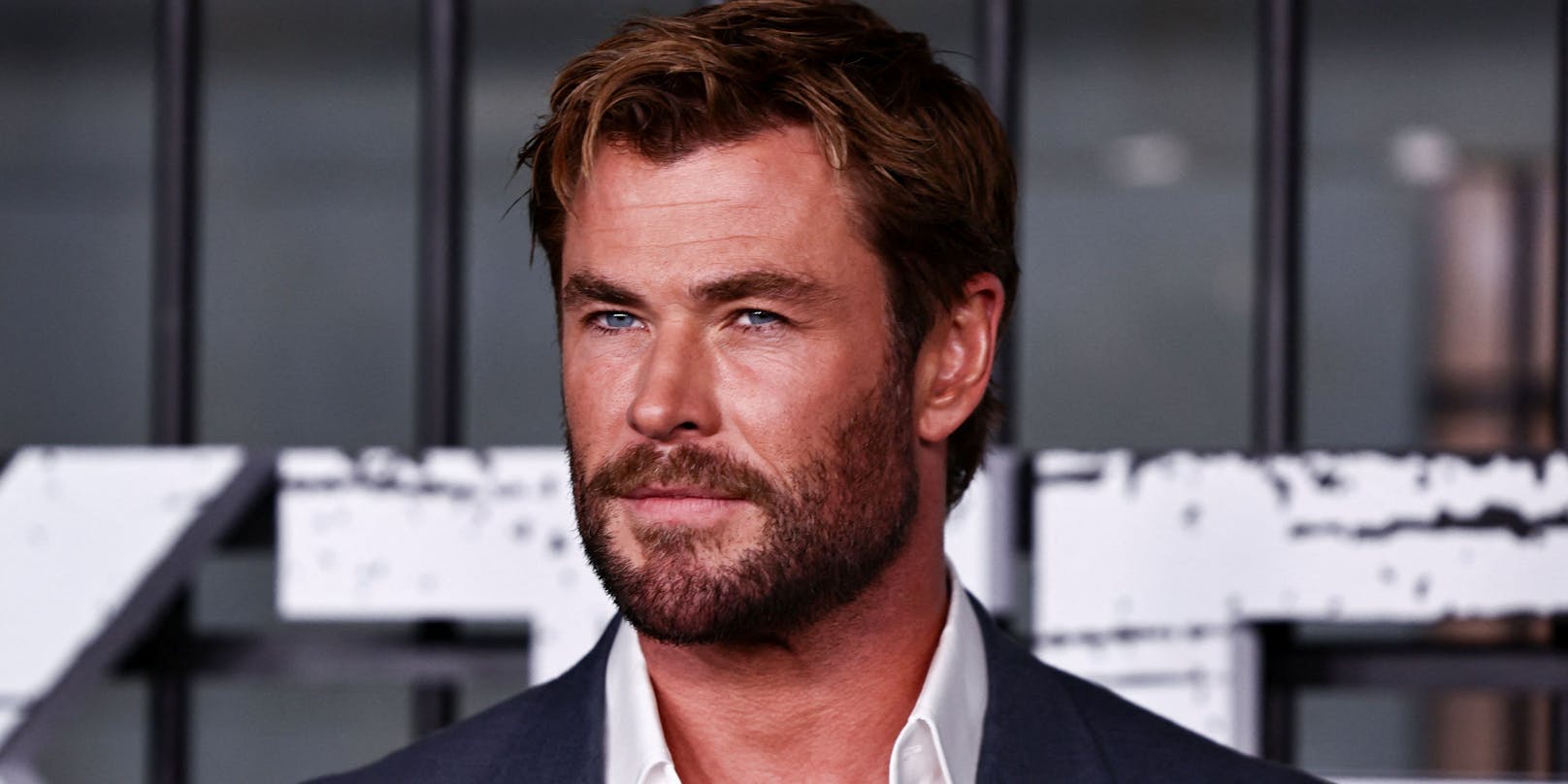 Chris Hemsworth wurde in einem Interview auf sein virales Penis-Video angesprochen.