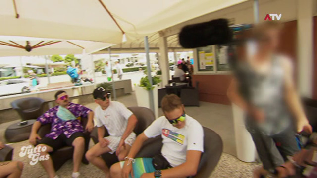 In Lignano kochten die Emotionen eines jungen Mannes über.