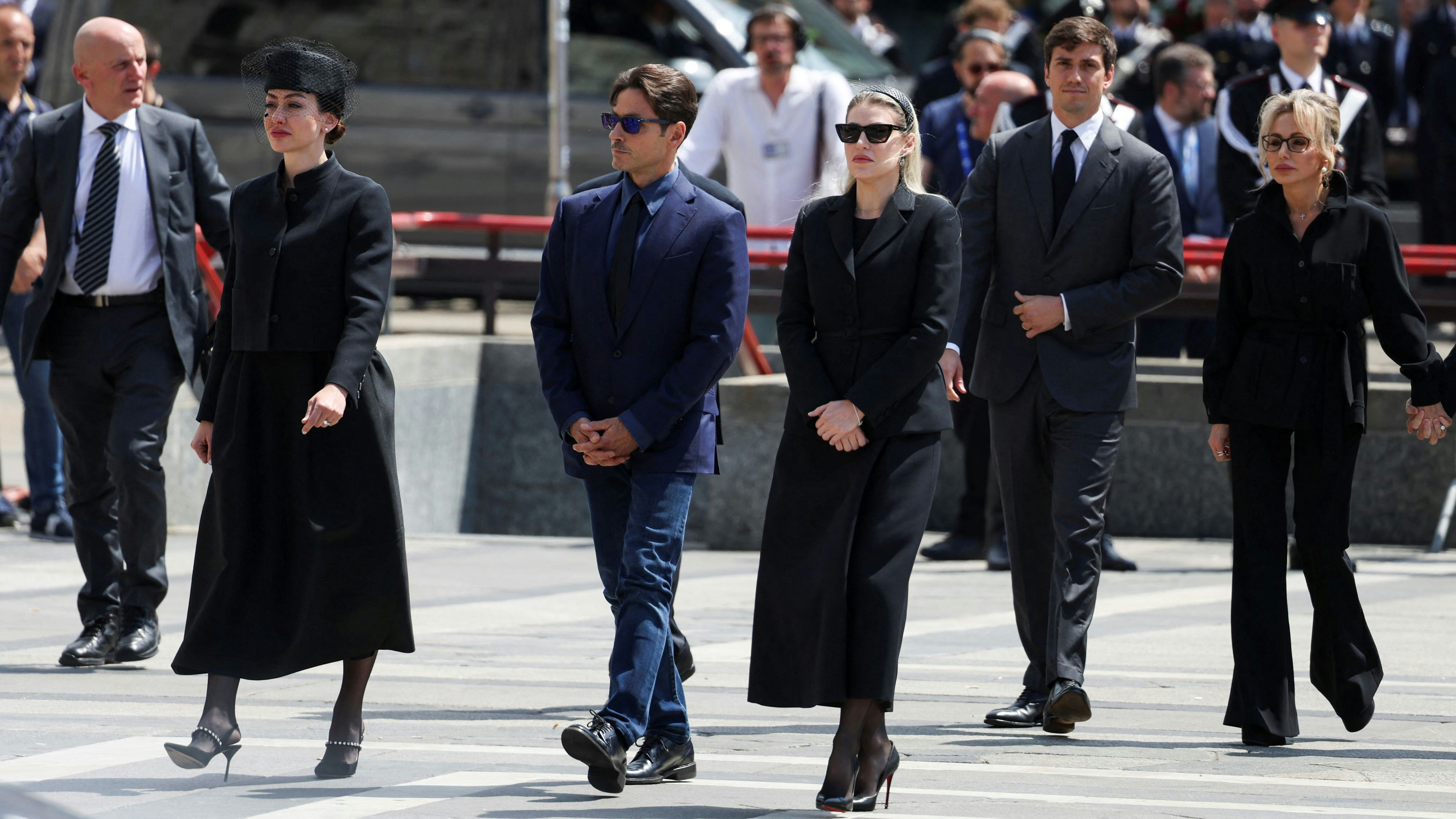 Eleonora Berlusconi, Pier Silvio Berlusconi, Barbara Berlusconi, Luigi Berlusconi und Marina Berlusconi am Weg zur Beerdigung ihres Vaters Silvio Berlusconi.