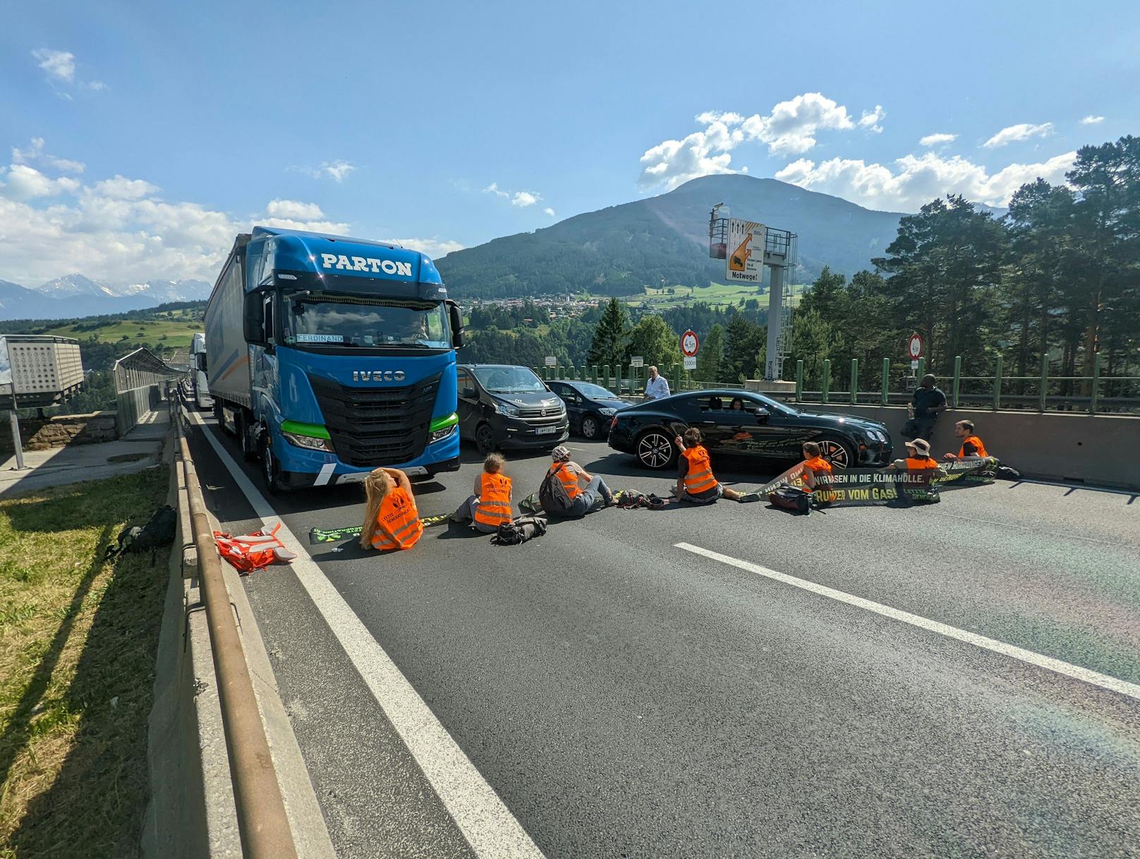 Am Donnerstag legten Klima-Aktivisten die Brennerautobahn (A13) lahm.