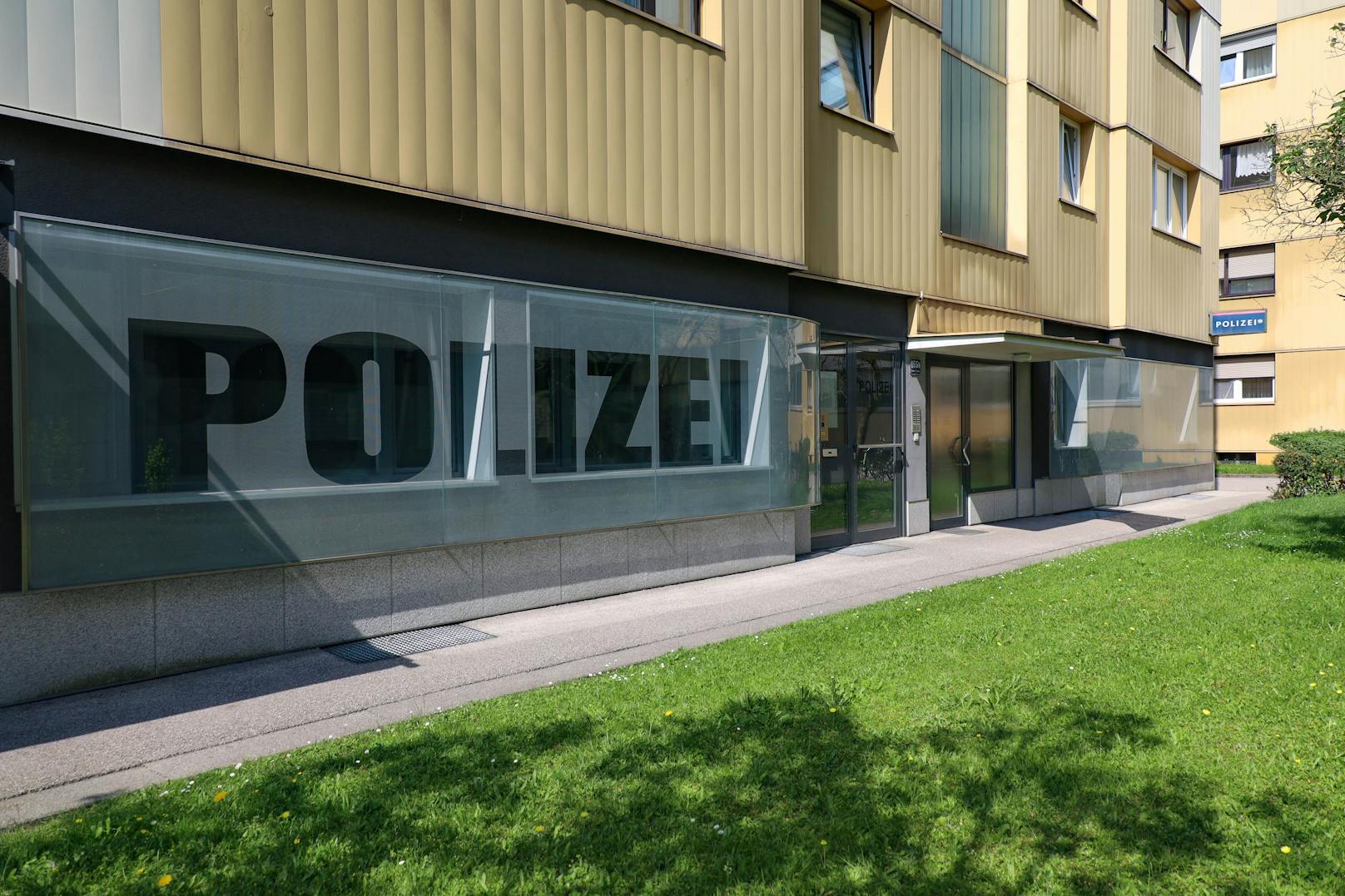 Ein solches Sturmgewehr war aus dieser Polizeiinspektion in Wels-Pernau entwendet worden.