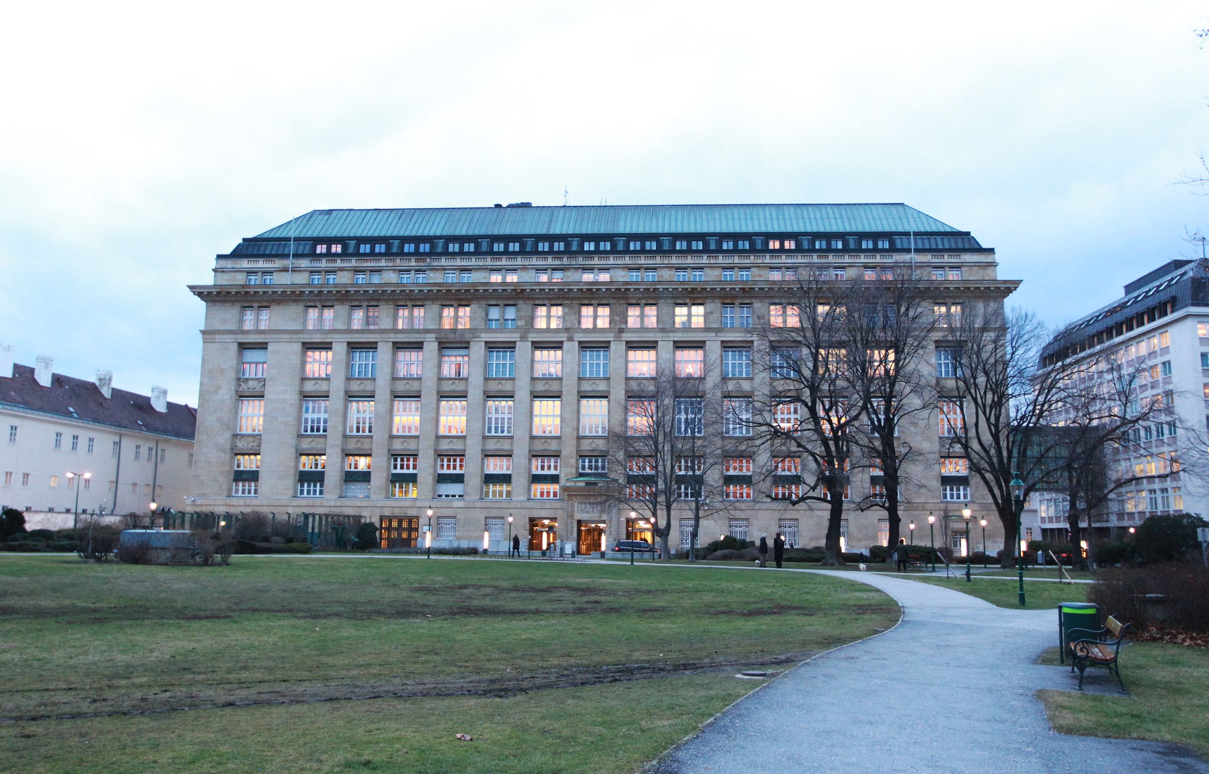 Die Österreichische Nationalbank erwartet, dass Österreich einen Rückgang des Bruttoinlandsprodukts heuer vermeiden kann. 