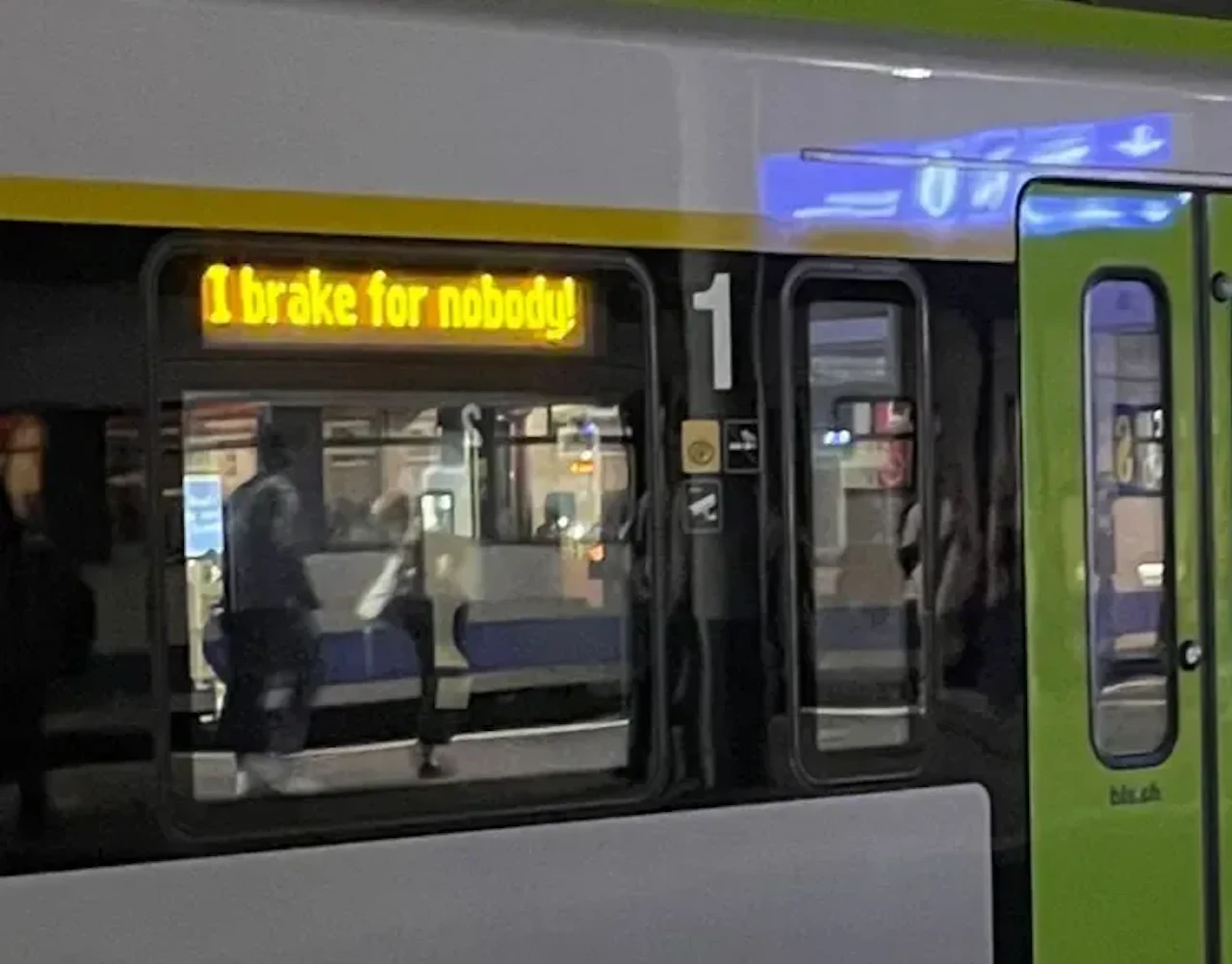 Heute.at - Lokführer bekommt wegen Zug-Anzeige mächtig Ärger