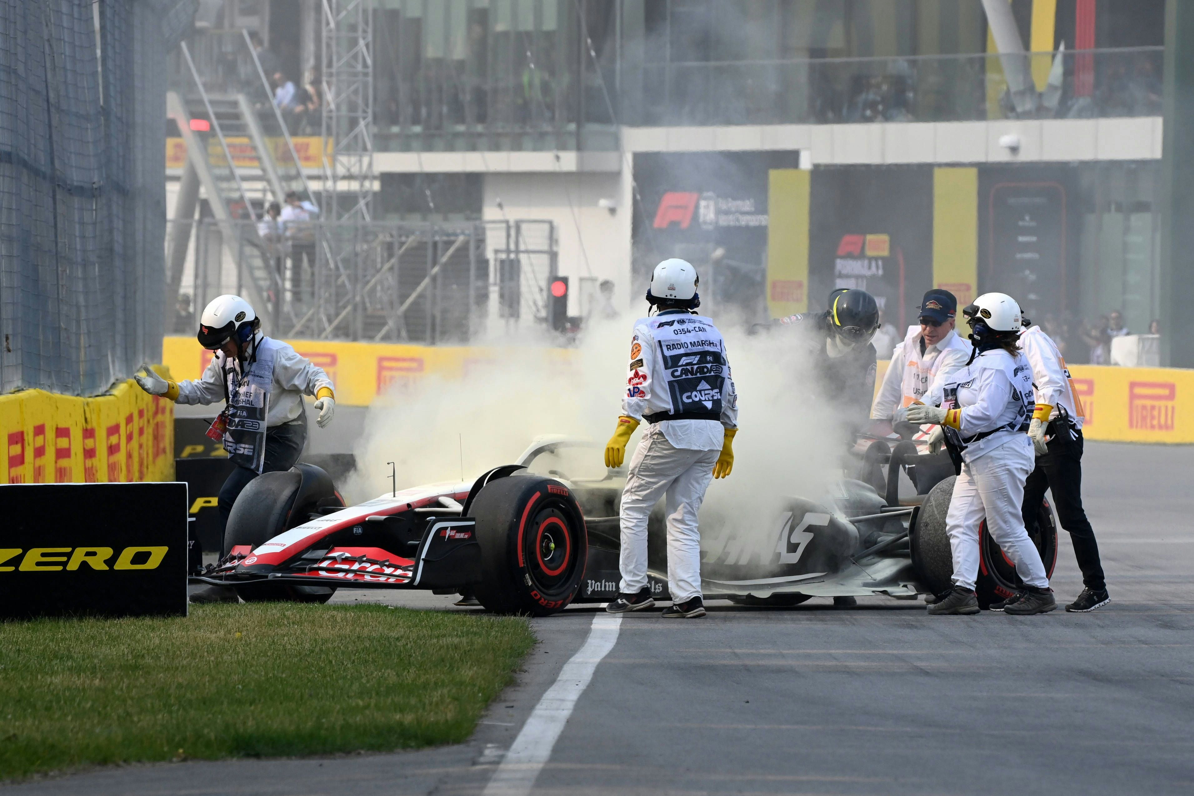 F1-Star brennt, Mercedes schlägt Red Bull in Kanada